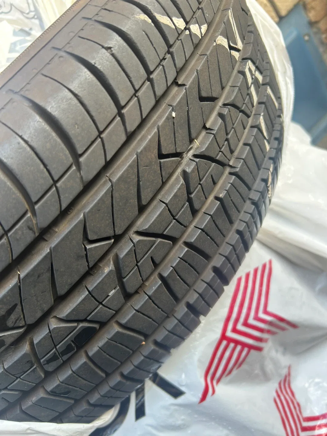 Motomaster 205/55R16 Tire image indicator(2)