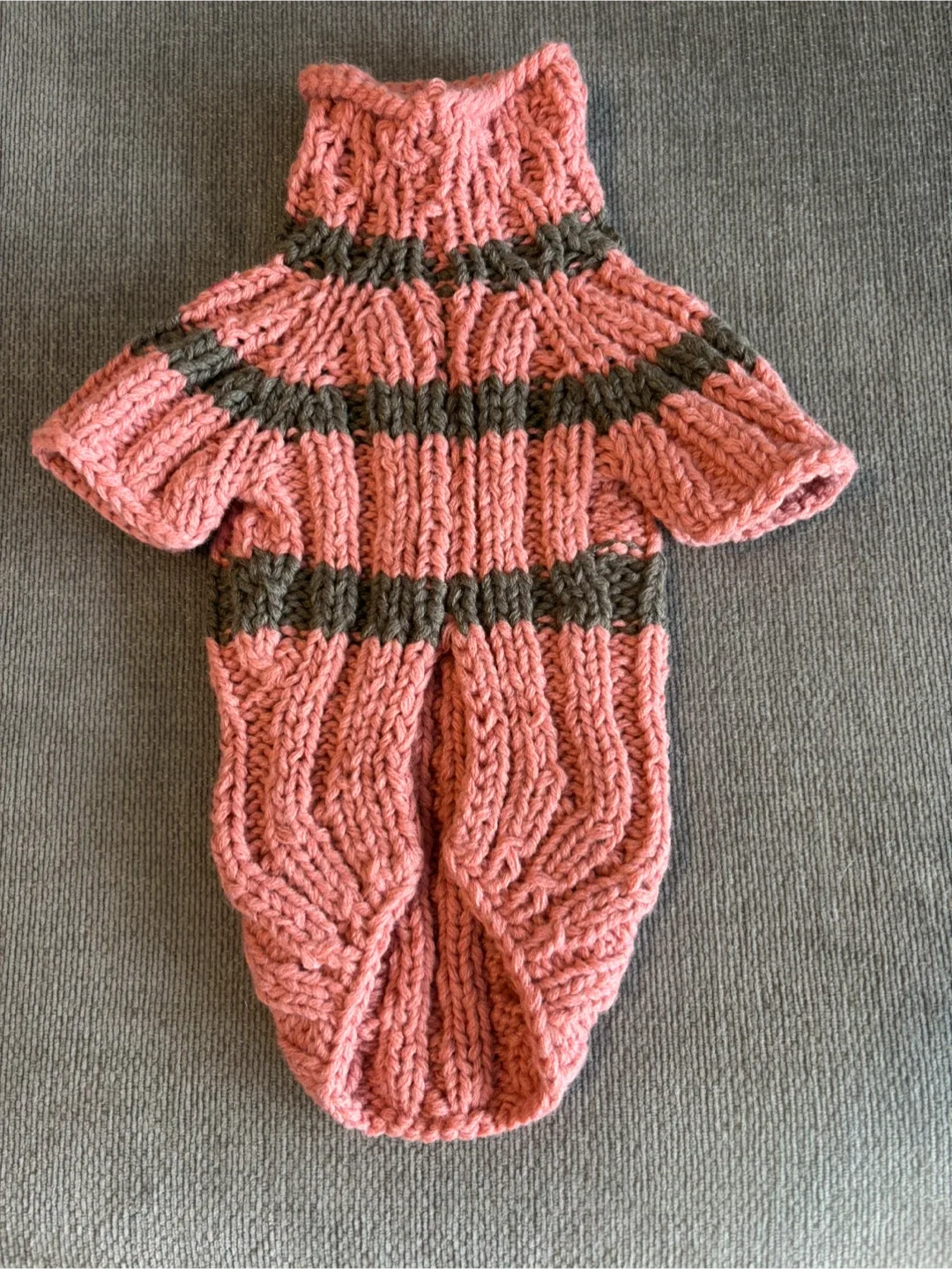 Hand-knitted Dog Sweater image indicator(2)