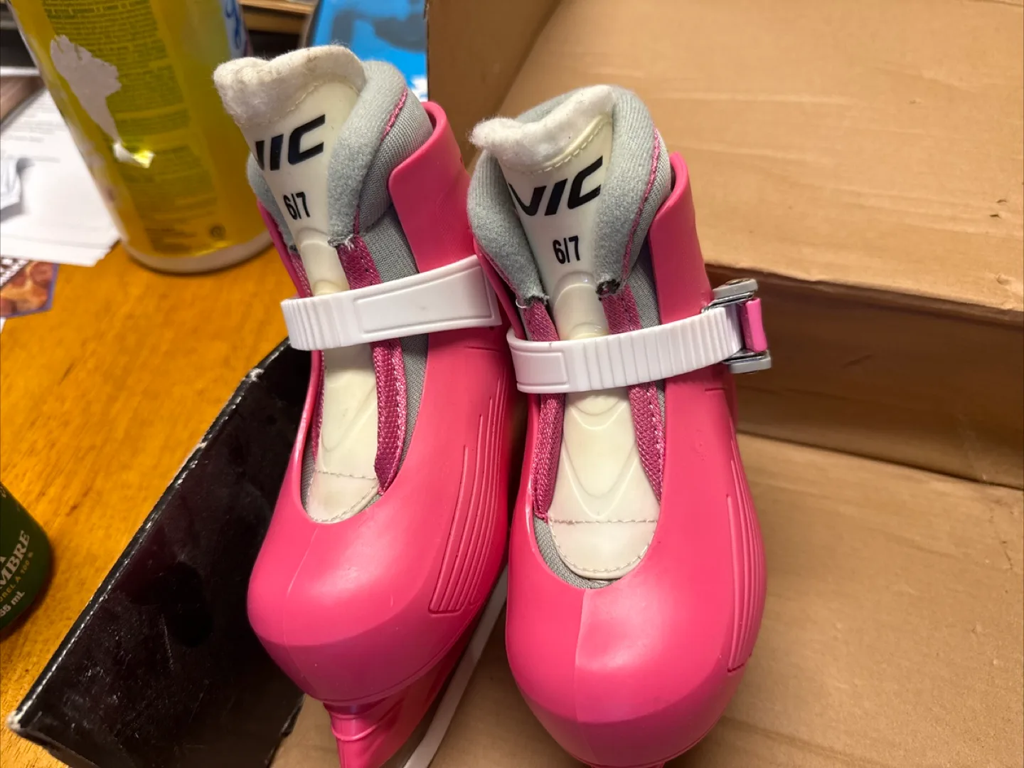 VIC Pink Adjustable Ice Skates - Size 6/7 image indicator(3)