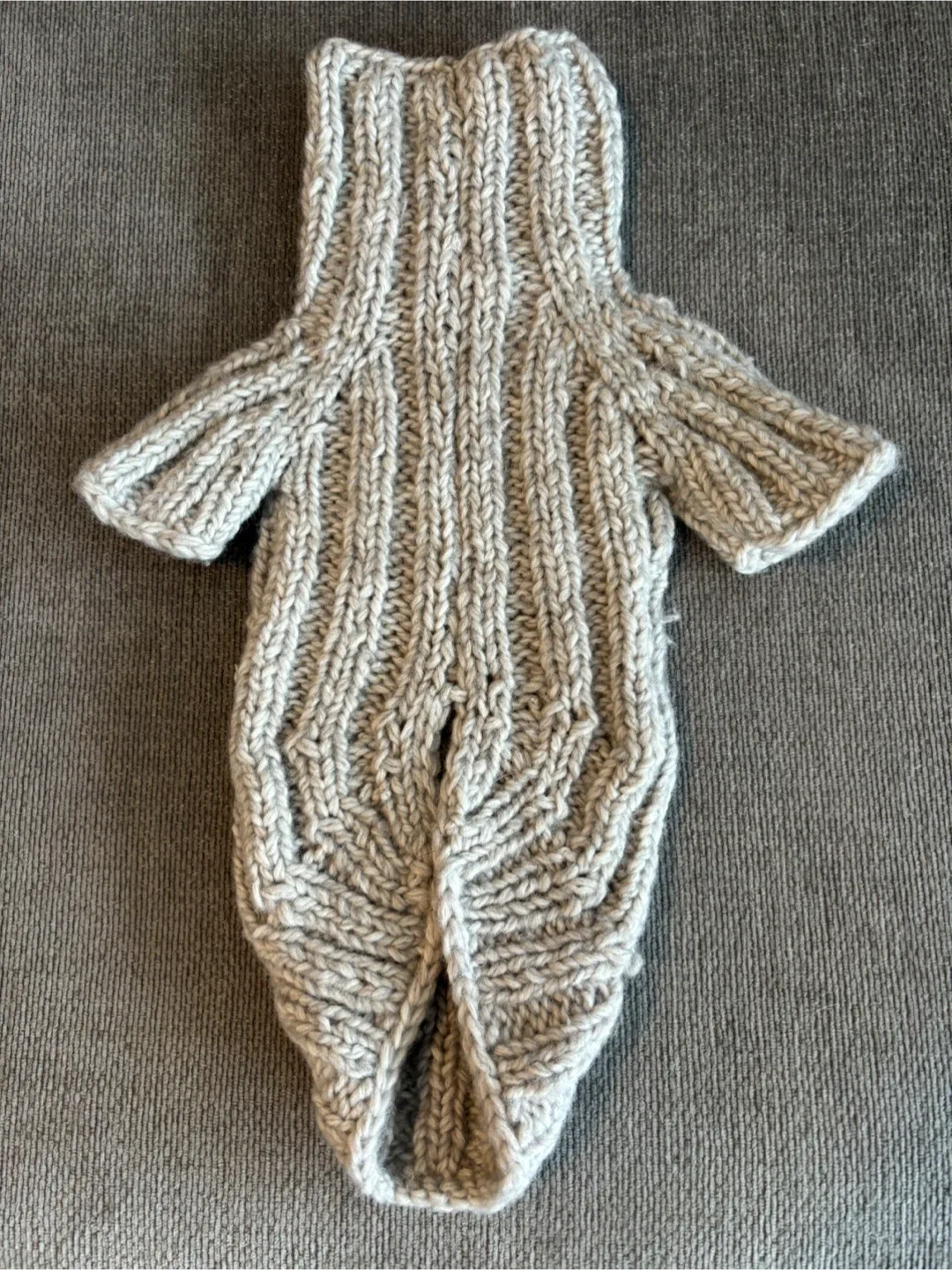 Hand Knit Dog Sweater image indicator(2)