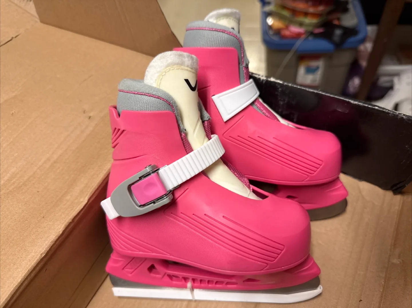 VIC Pink Adjustable Ice Skates - Size 6/7 image indicator(4)