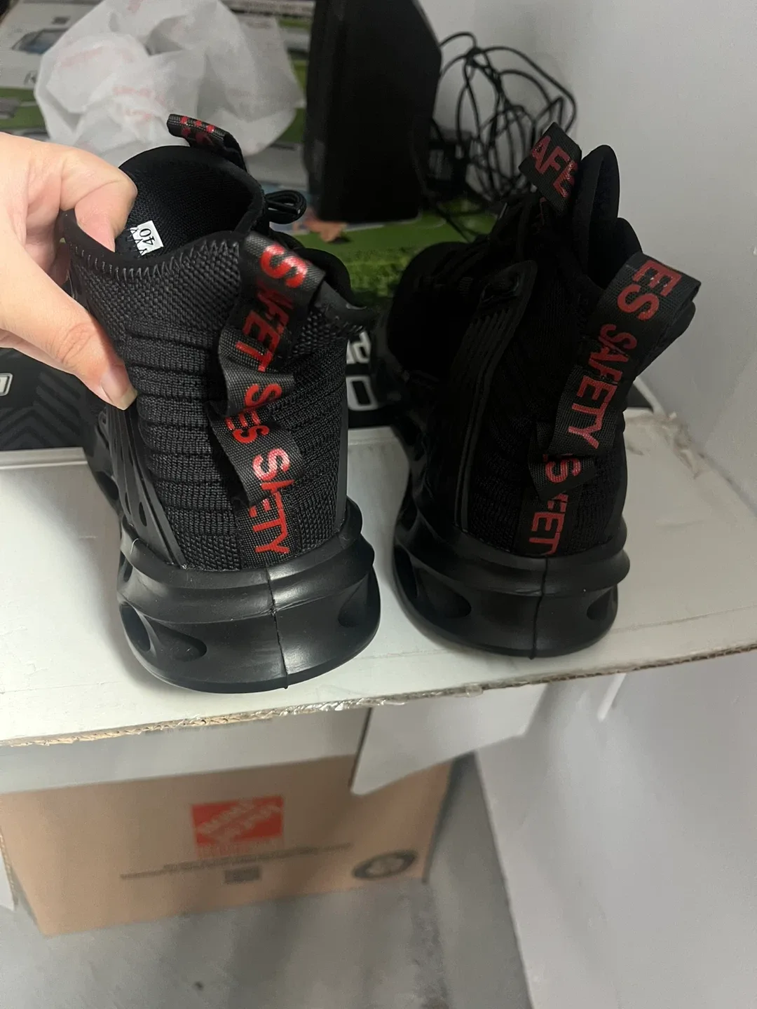 Black Safety Shoes - Size 40 image indicator(3)