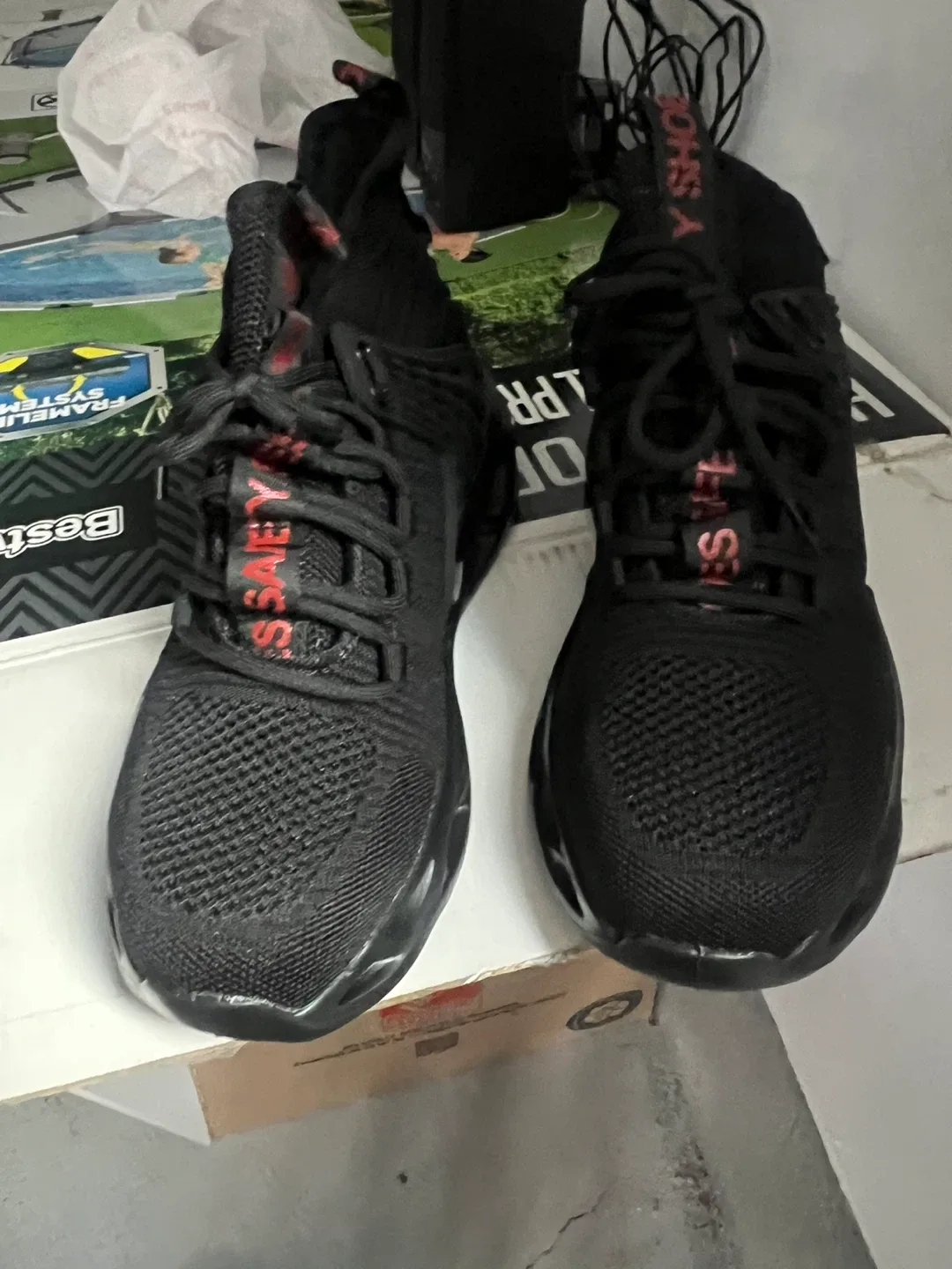 Black Safety Shoes - Size 40 image indicator(2)