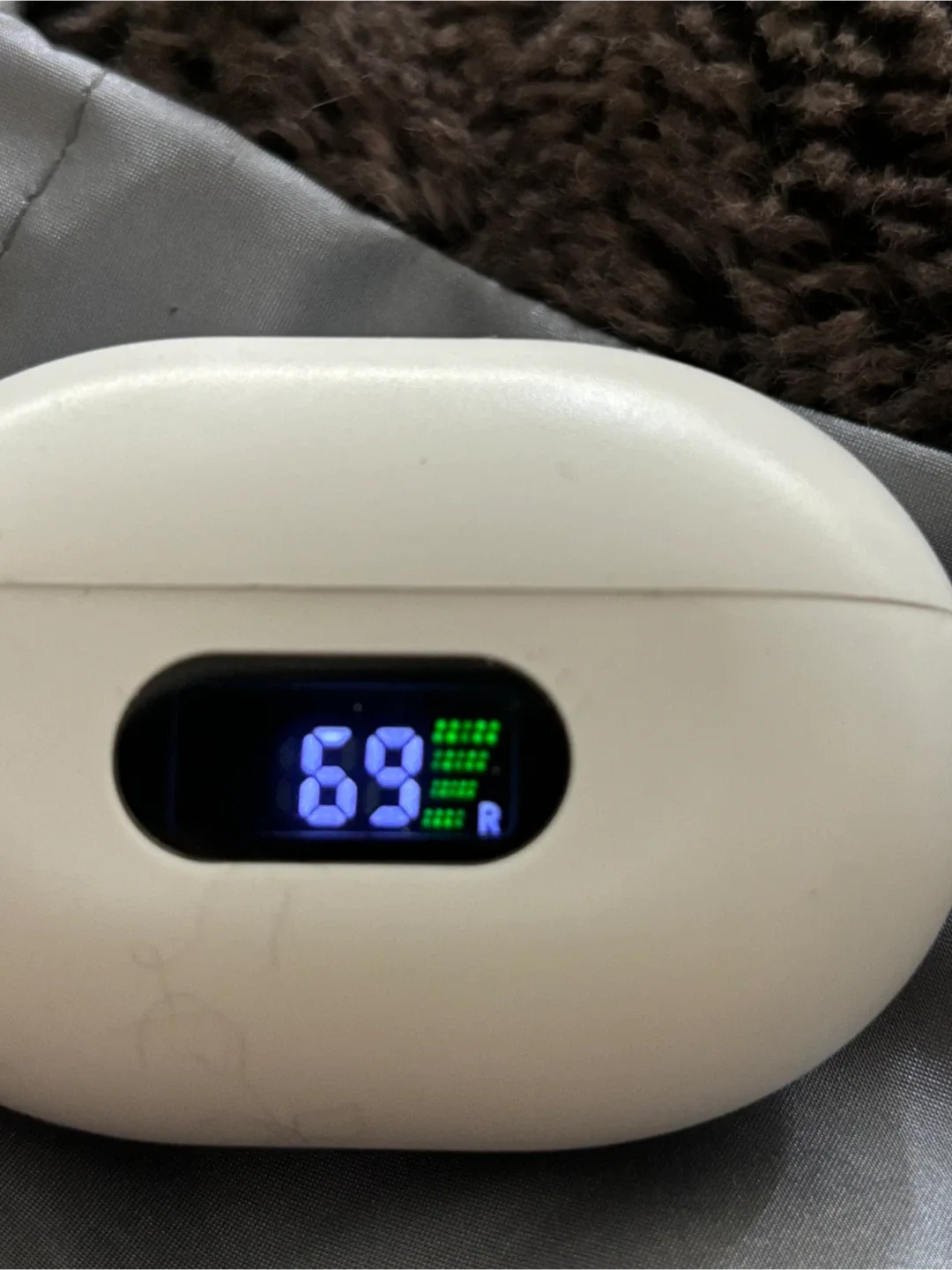 White Earbud Case with Digital Display image indicator(3)