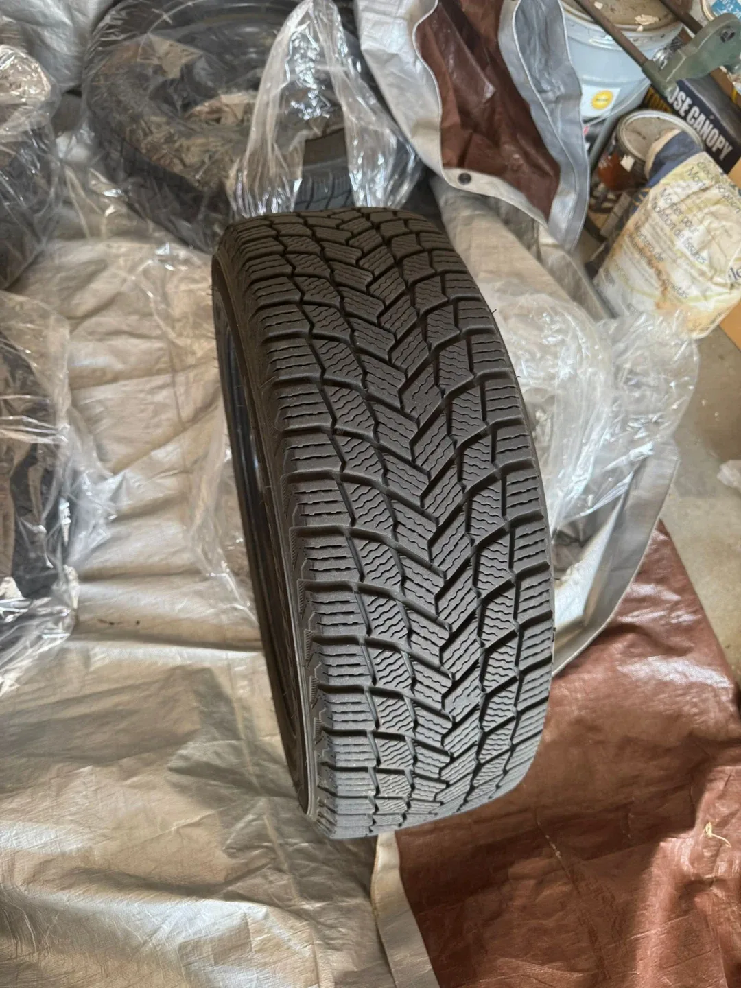 Selling Michelin winter tires with rims on image indicator(2)
