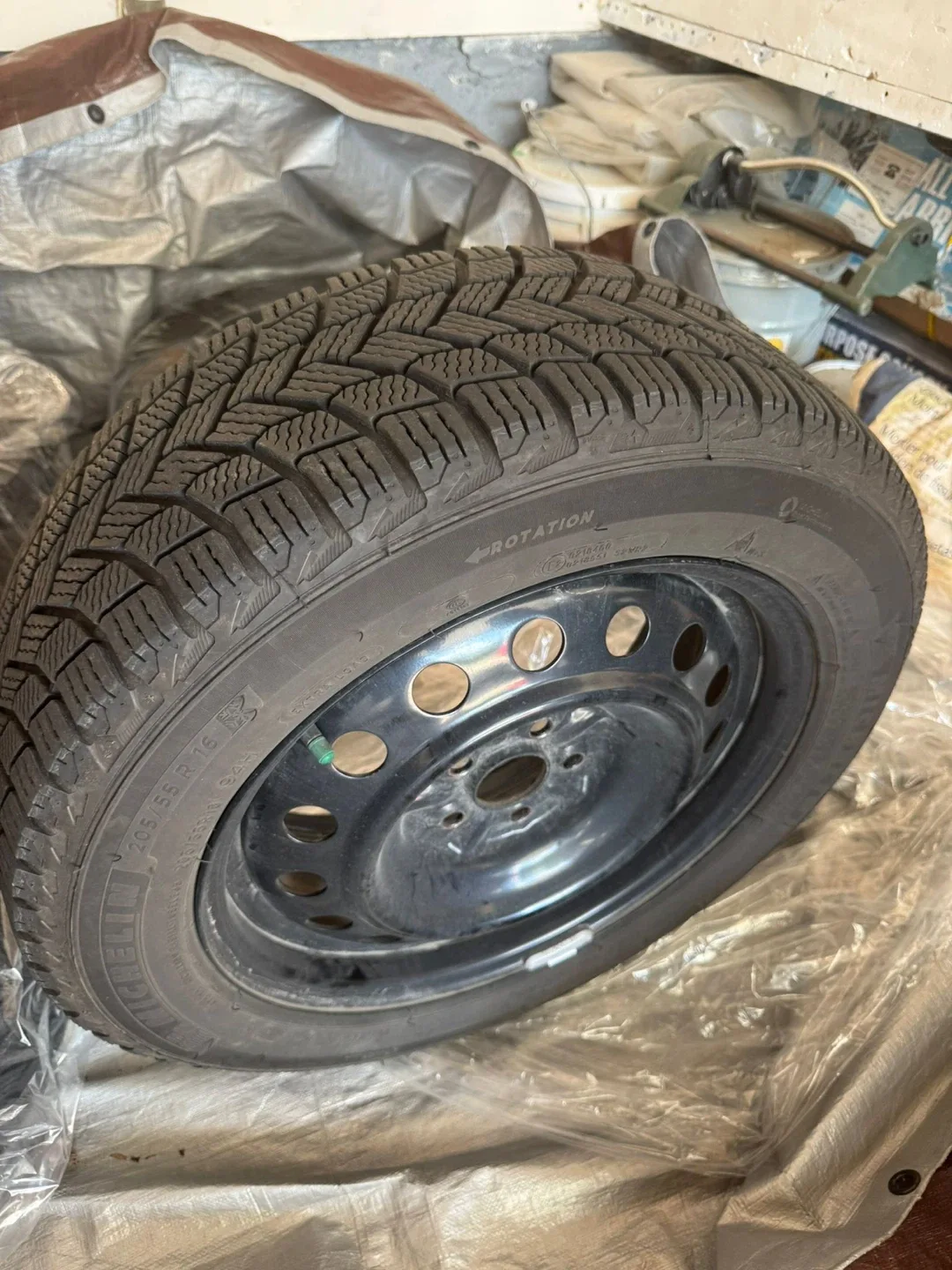 Selling Michelin winter tires with rims on image indicator(4)