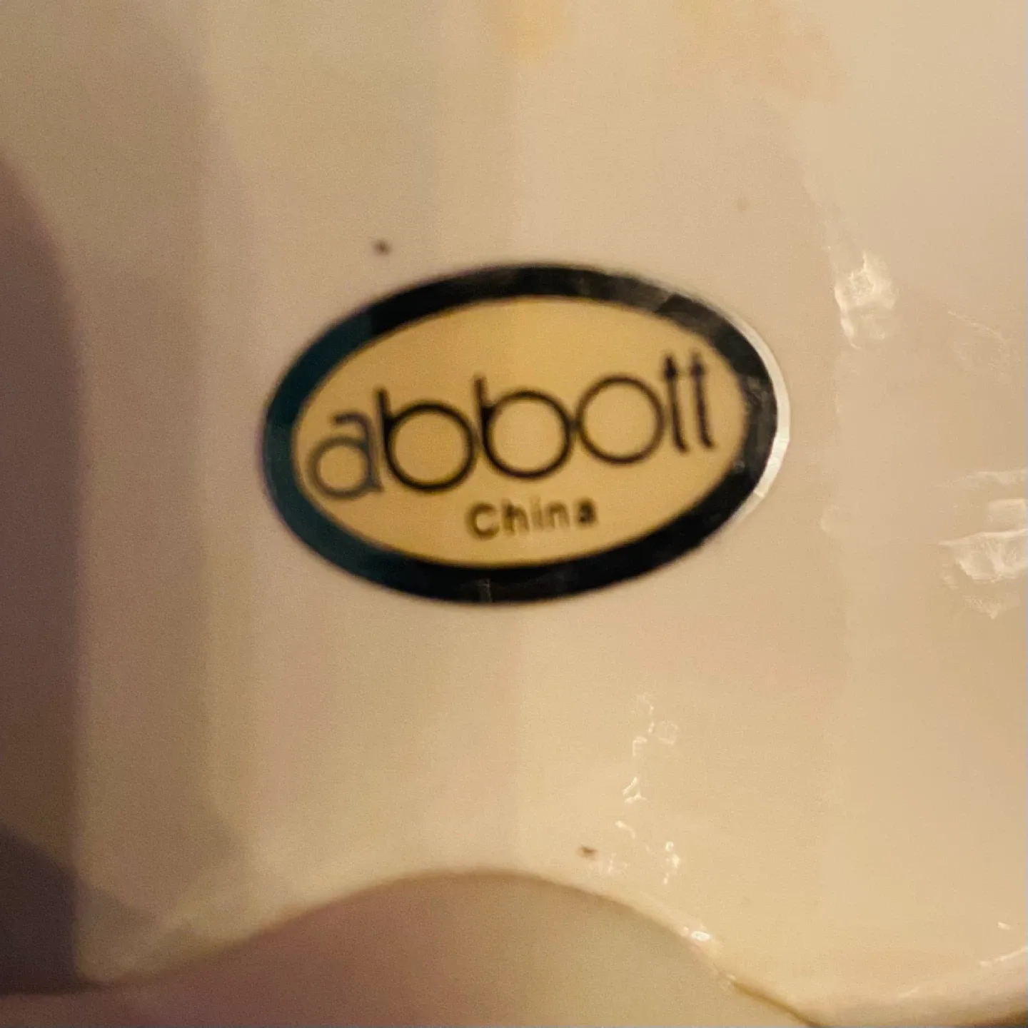 White Abbott Candle Holder image indicator(3)