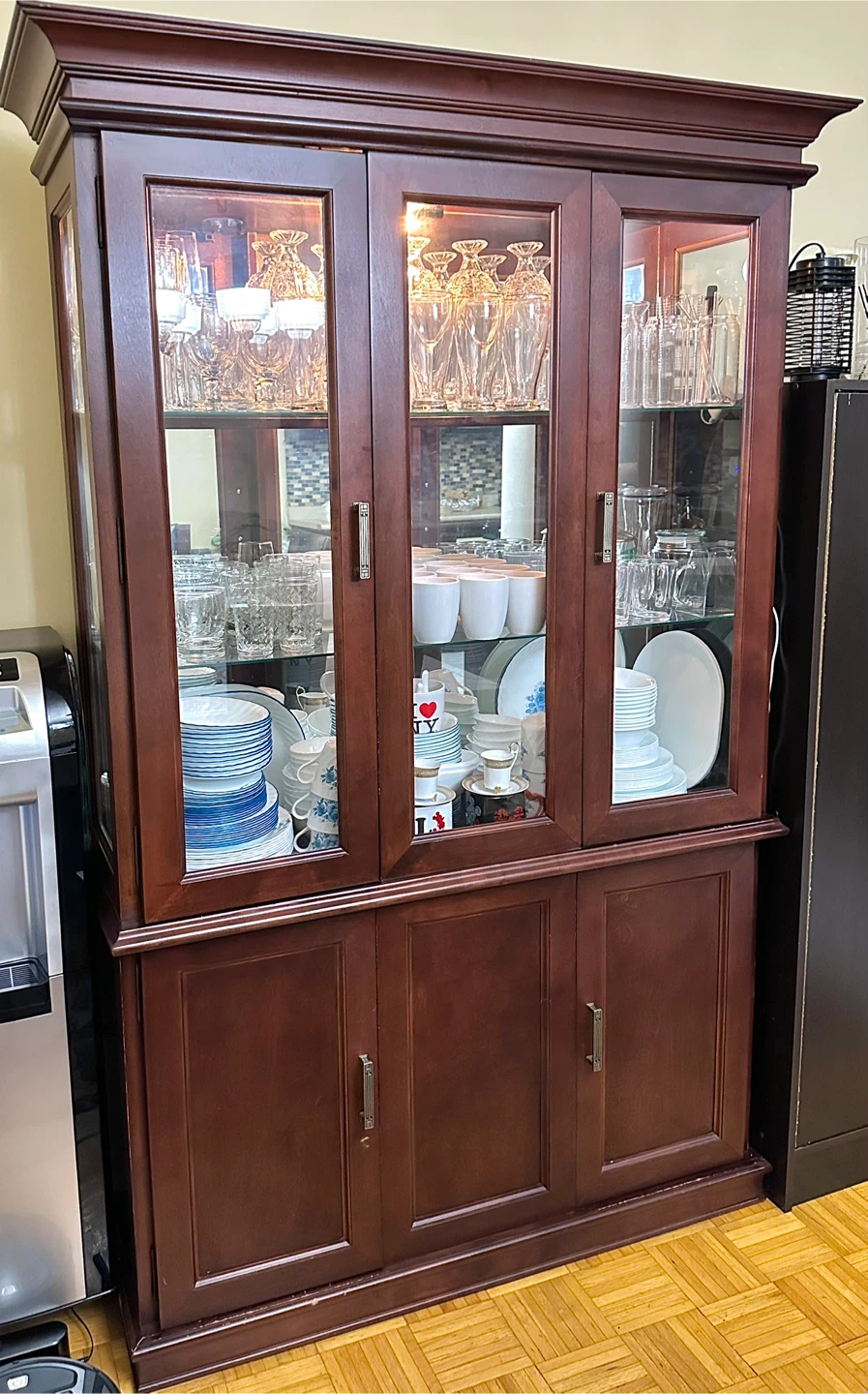 Solid wood hutch Cabinet with Glass Doors
