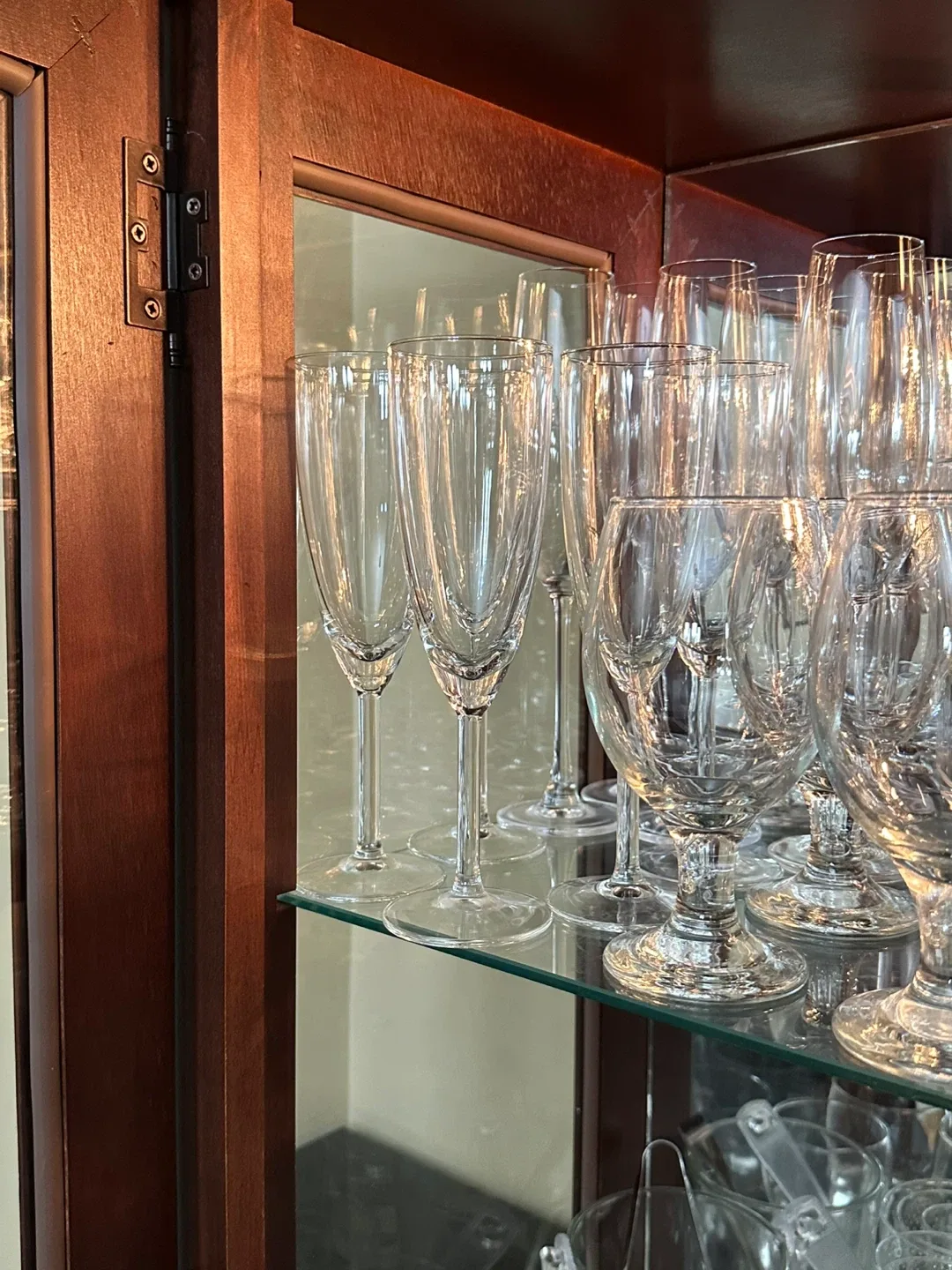 Solid wood hutch Cabinet with Glass Doors image indicator(4)