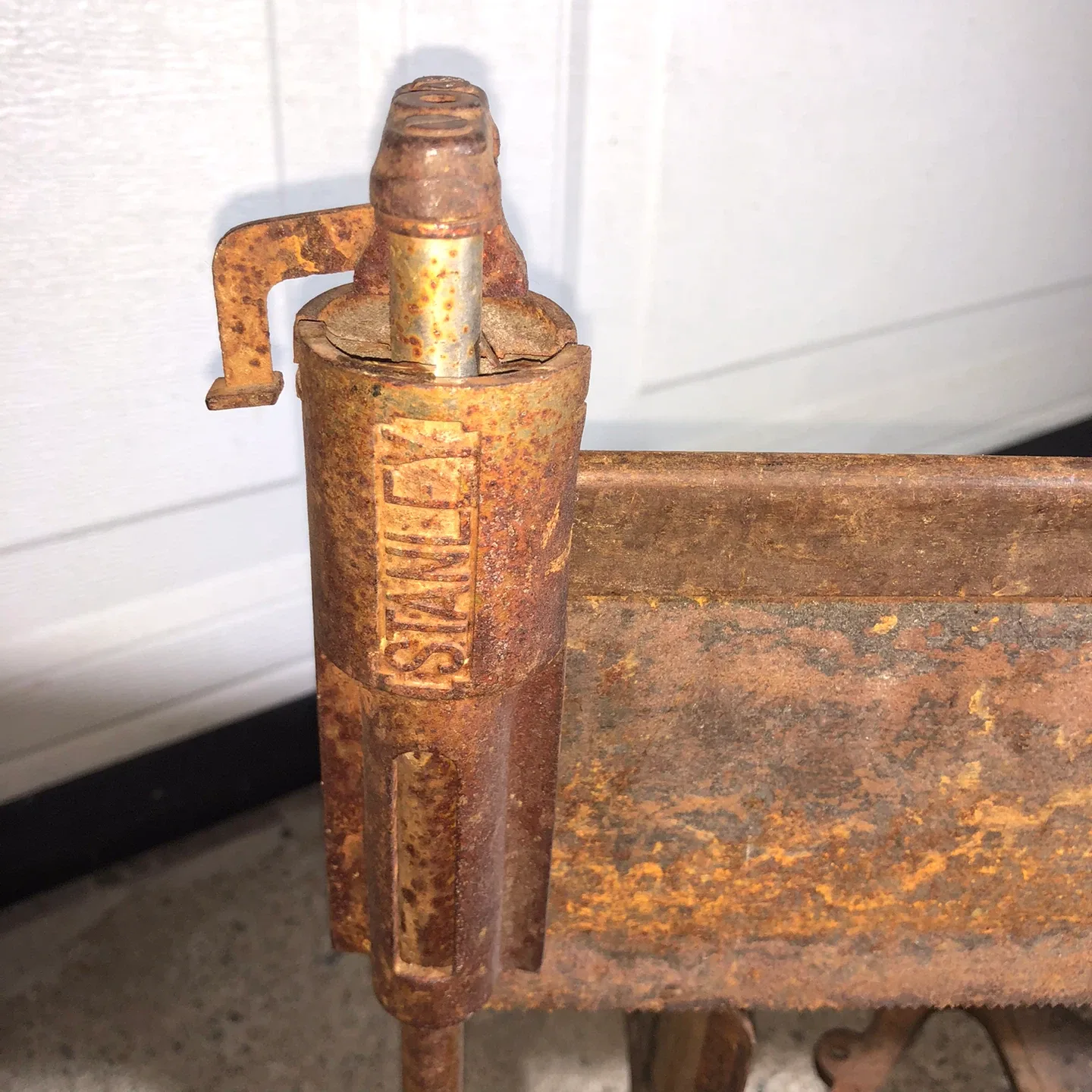 Vintage Stanley Miter Box Saw image indicator(4)