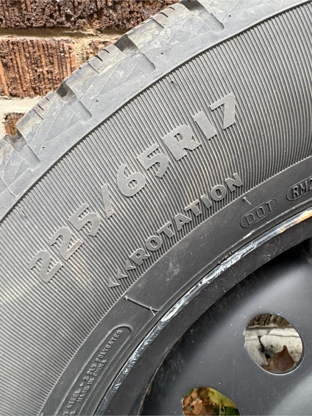 Motomaster Winter Edge 225/65R17 Tire - photo 2