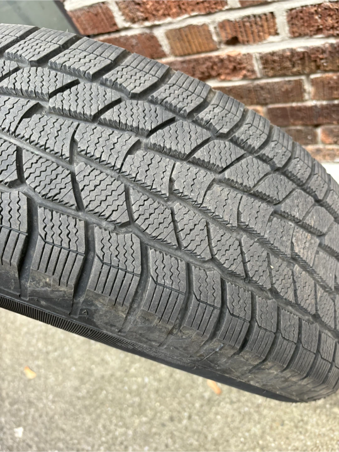 Motomaster Winter Edge 225/65R17 Tire - photo 4