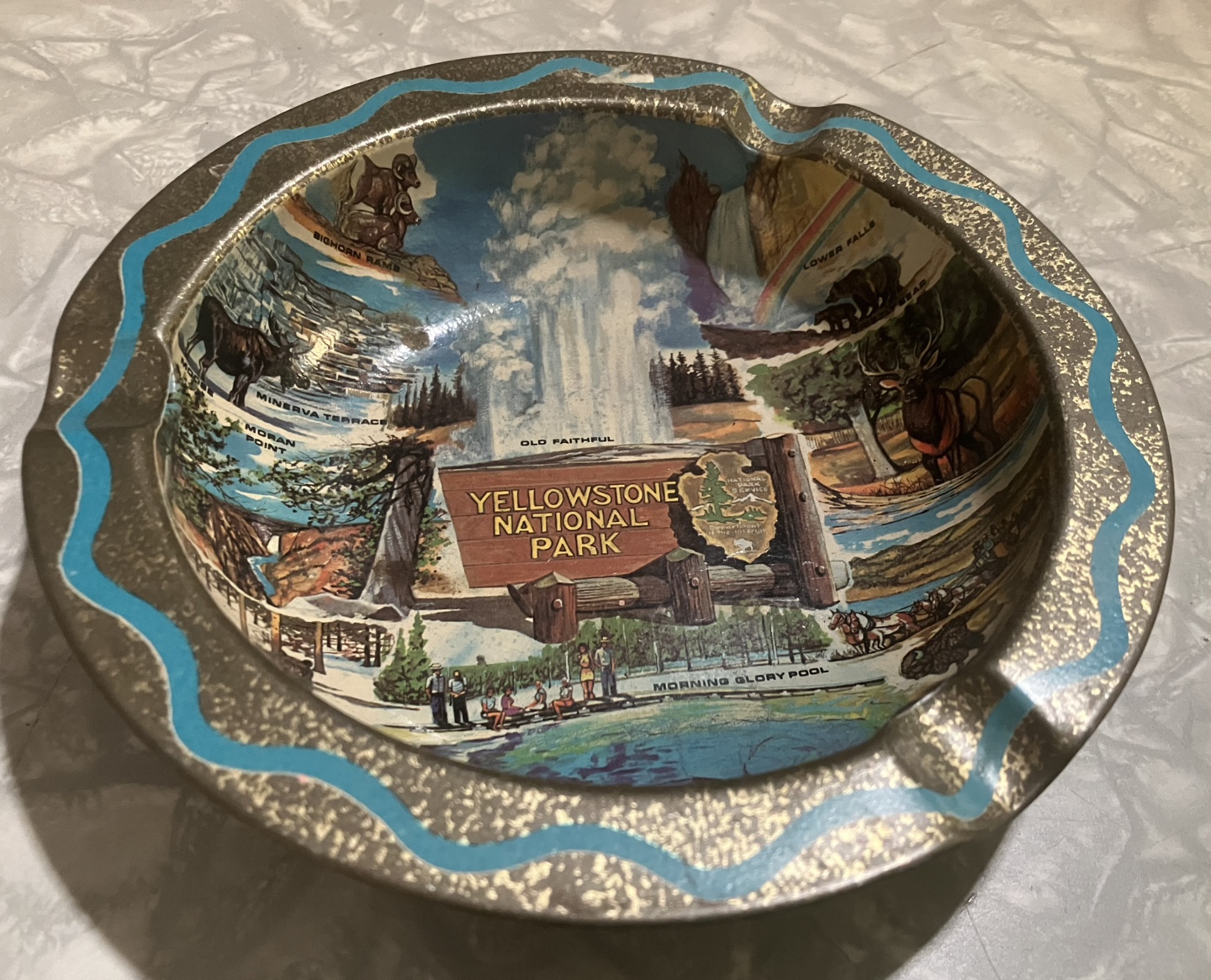 Vintage souvenir metal ashtray - photo 3