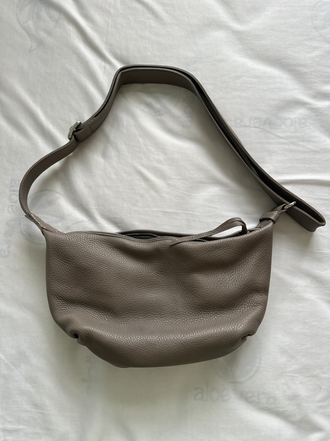 Roots Leather Crossbody Bag - Excellent Condition