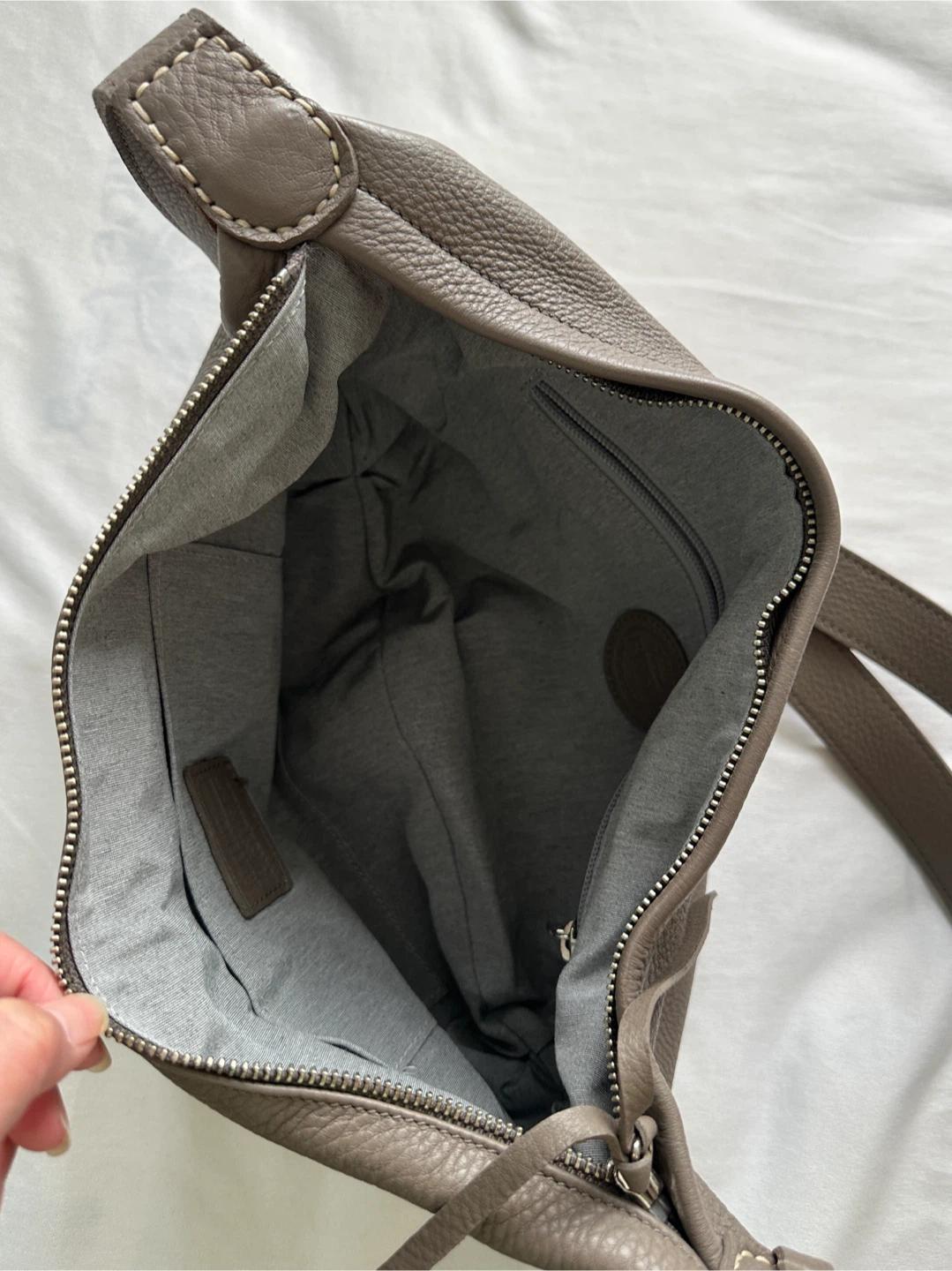 Roots Leather Crossbody Bag - Excellent Condition - photo 3