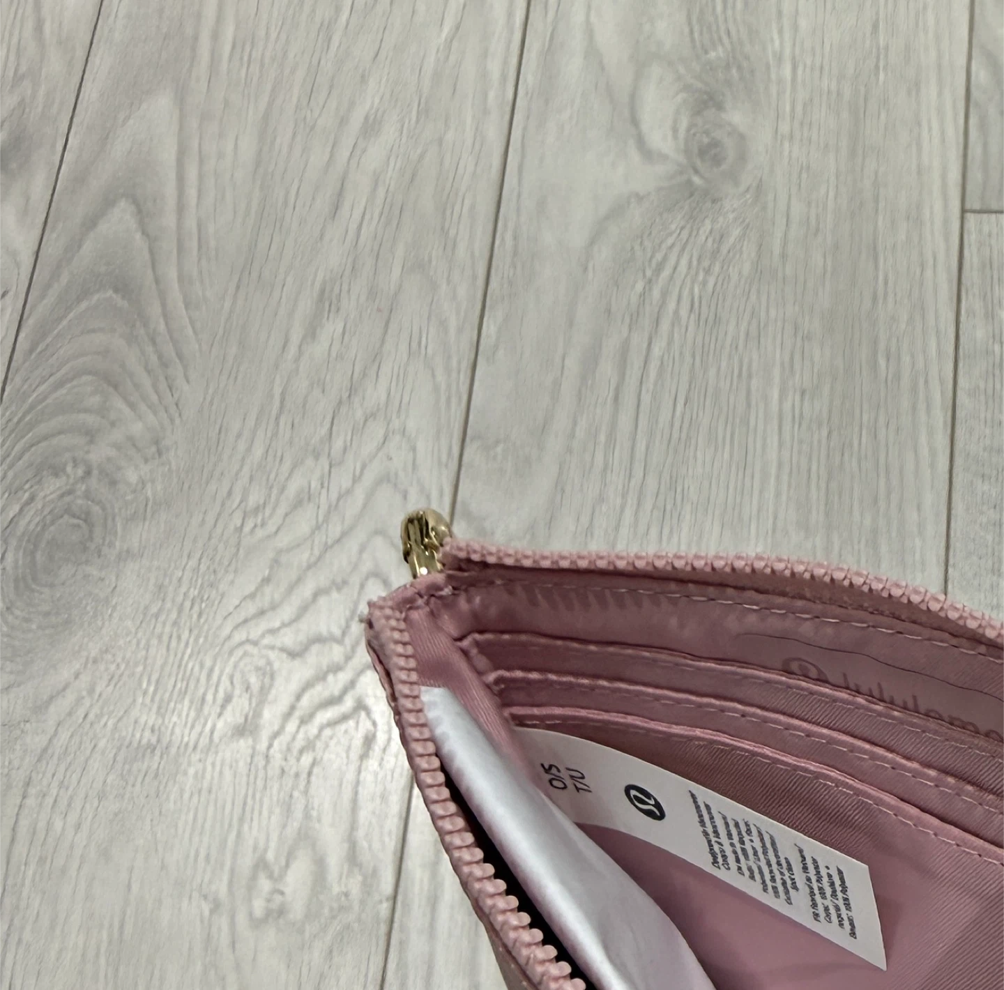 Lululemon clippable Card Pouch - photo 3