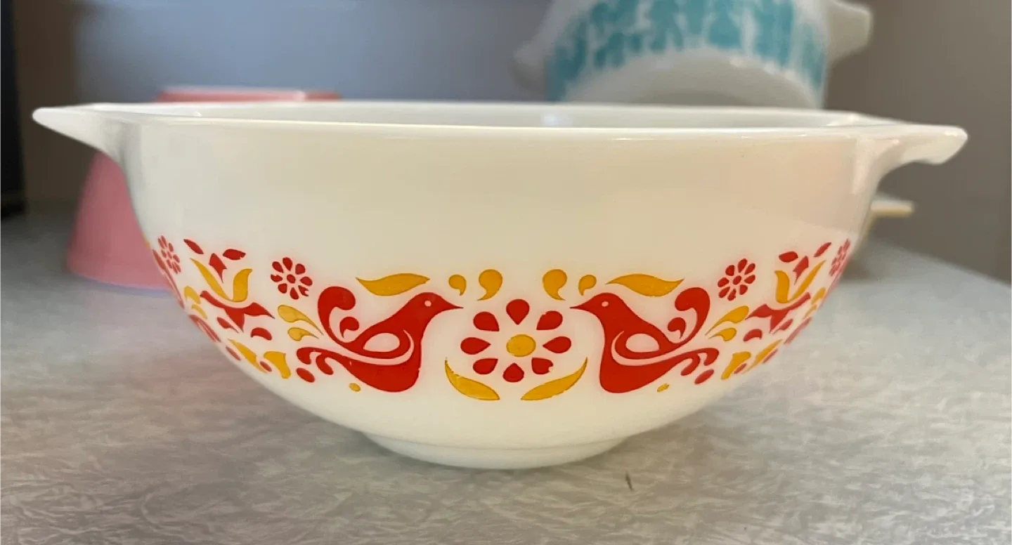 Vintage Pyrex dishes image indicator(2)