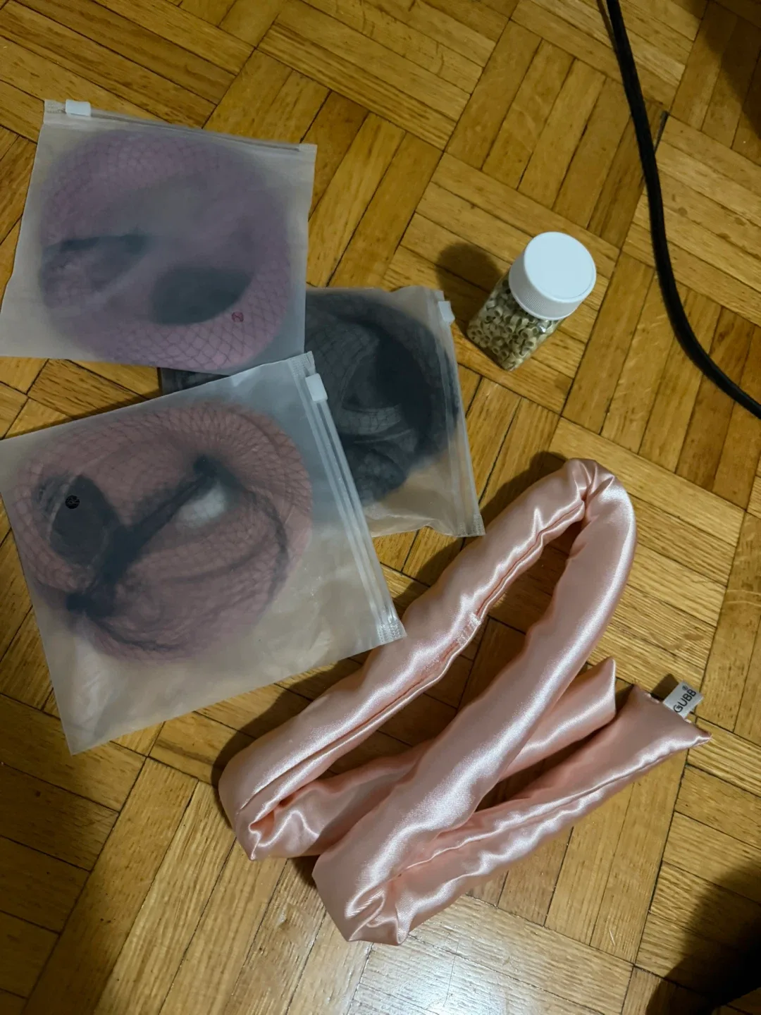 Hair Curlers and some hair extensions image indicator(2)