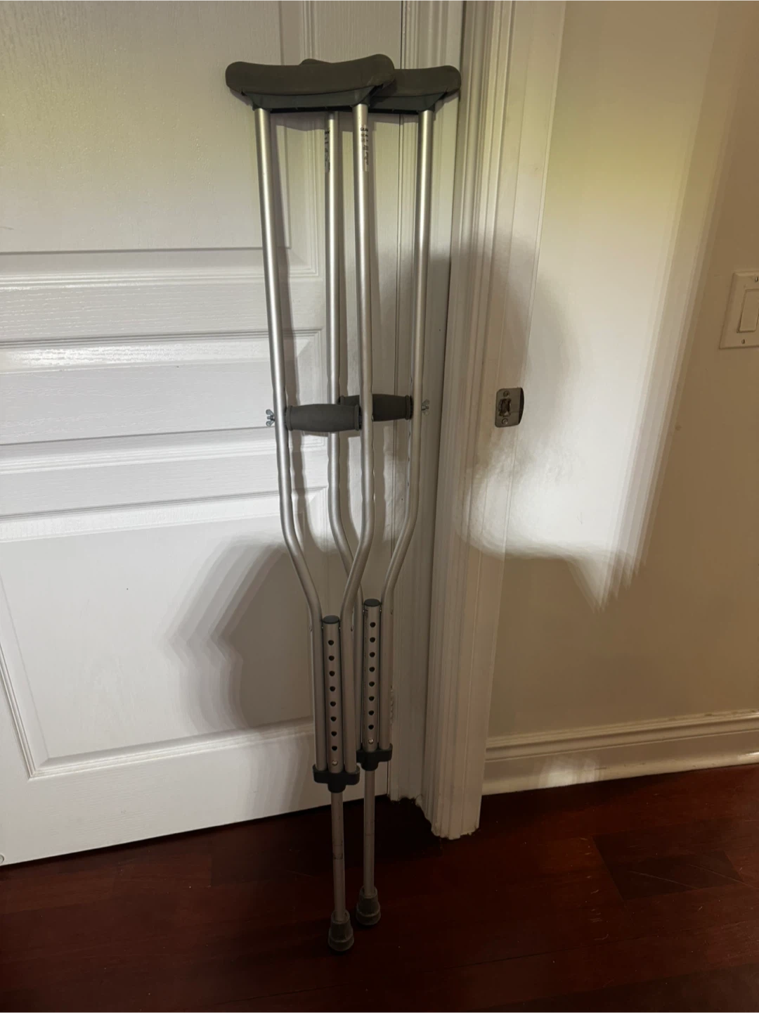 Guardia Crutches - Adjustable Height