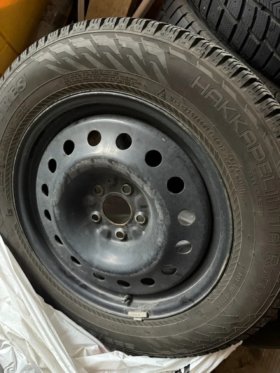 Full set snow tires & steel wheels (90% tread) image indicator(3)