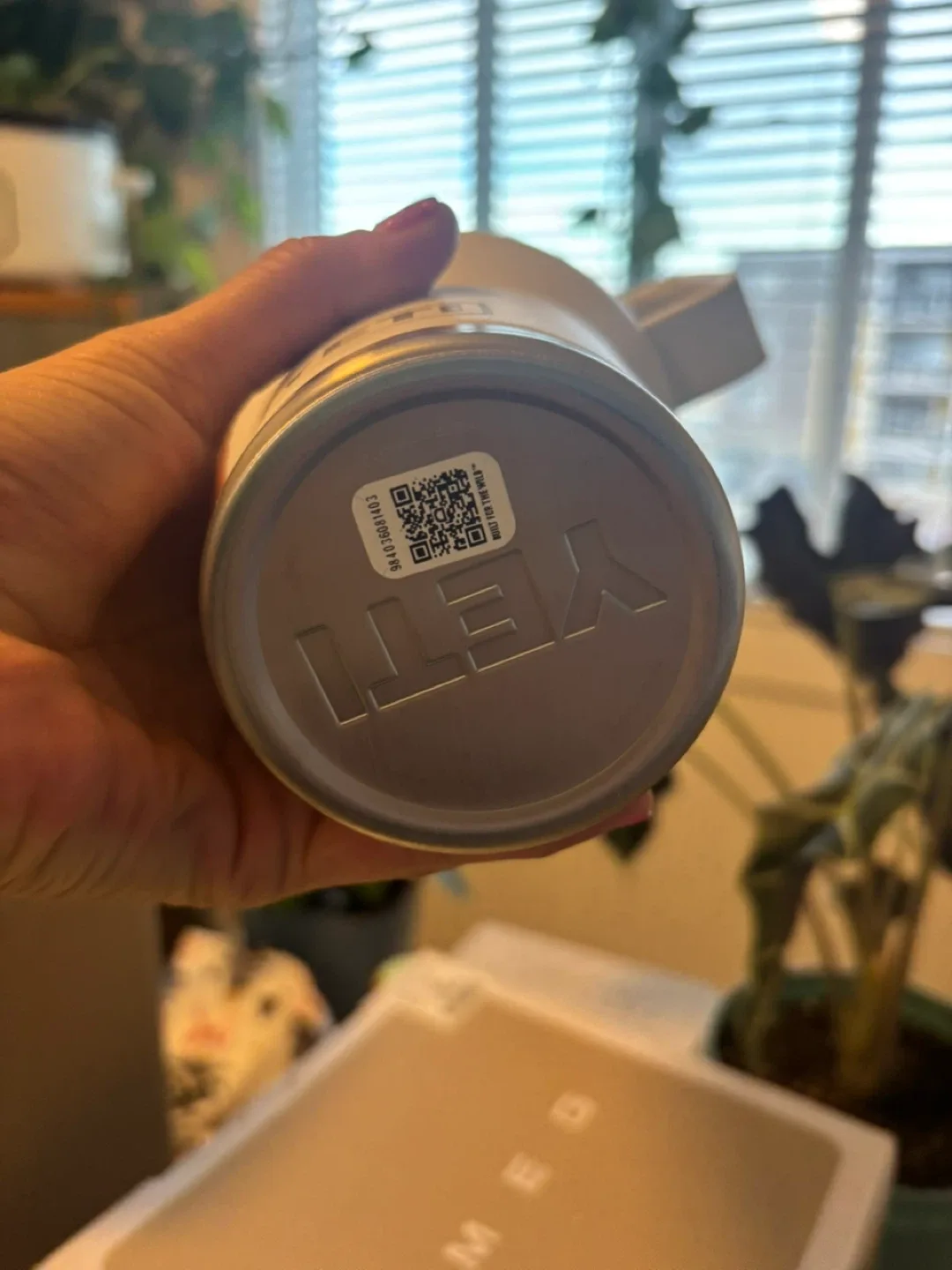 YETI Rambler 35oz Mug with Handle - White image indicator(3)