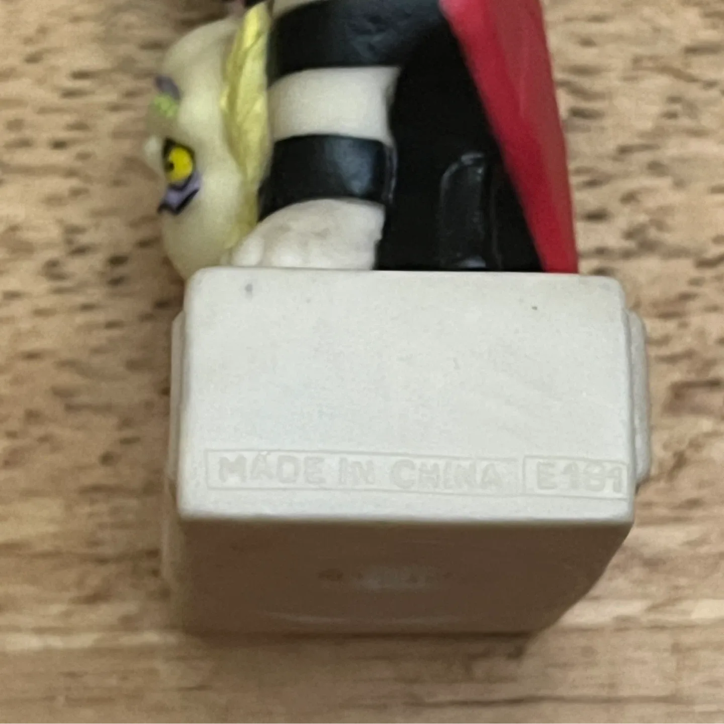 Beetlejuice Head Over Heels & Lydia Deetz Figures image indicator(3)