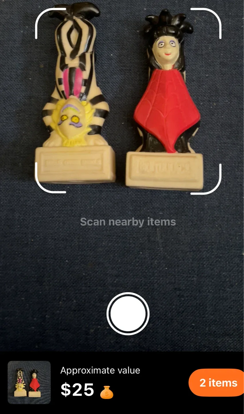 Beetlejuice Head Over Heels & Lydia Deetz Figures image indicator(5)