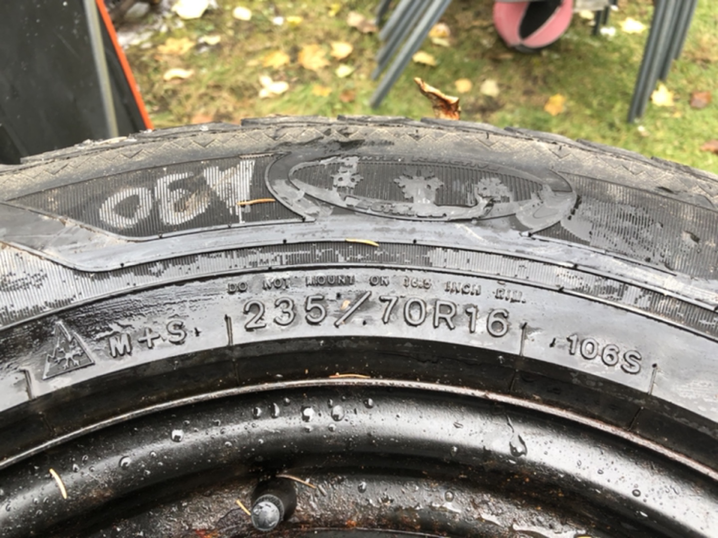 Set of 4 Goodyear Ultra Grip Winter Tires 235/70R16 - photo 4