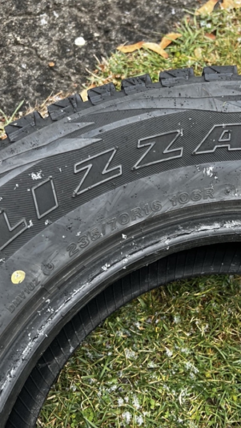 Set of 4 Goodyear Ultra Grip Winter Tires 235/70R16 - photo 3