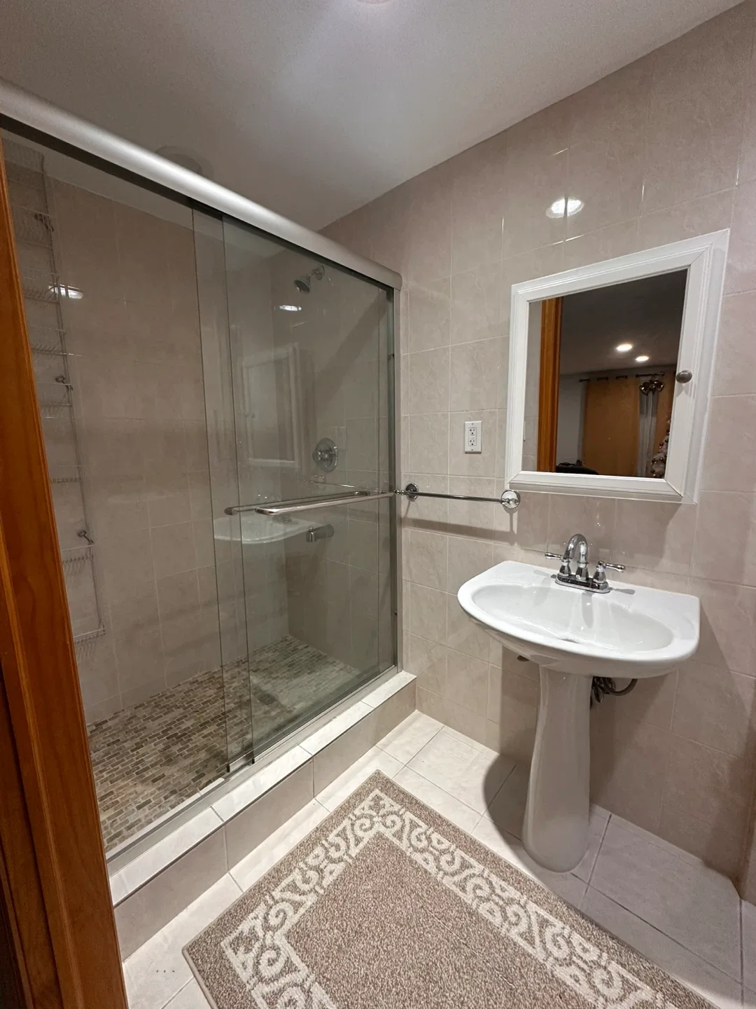 Room for rent image indicator(7)