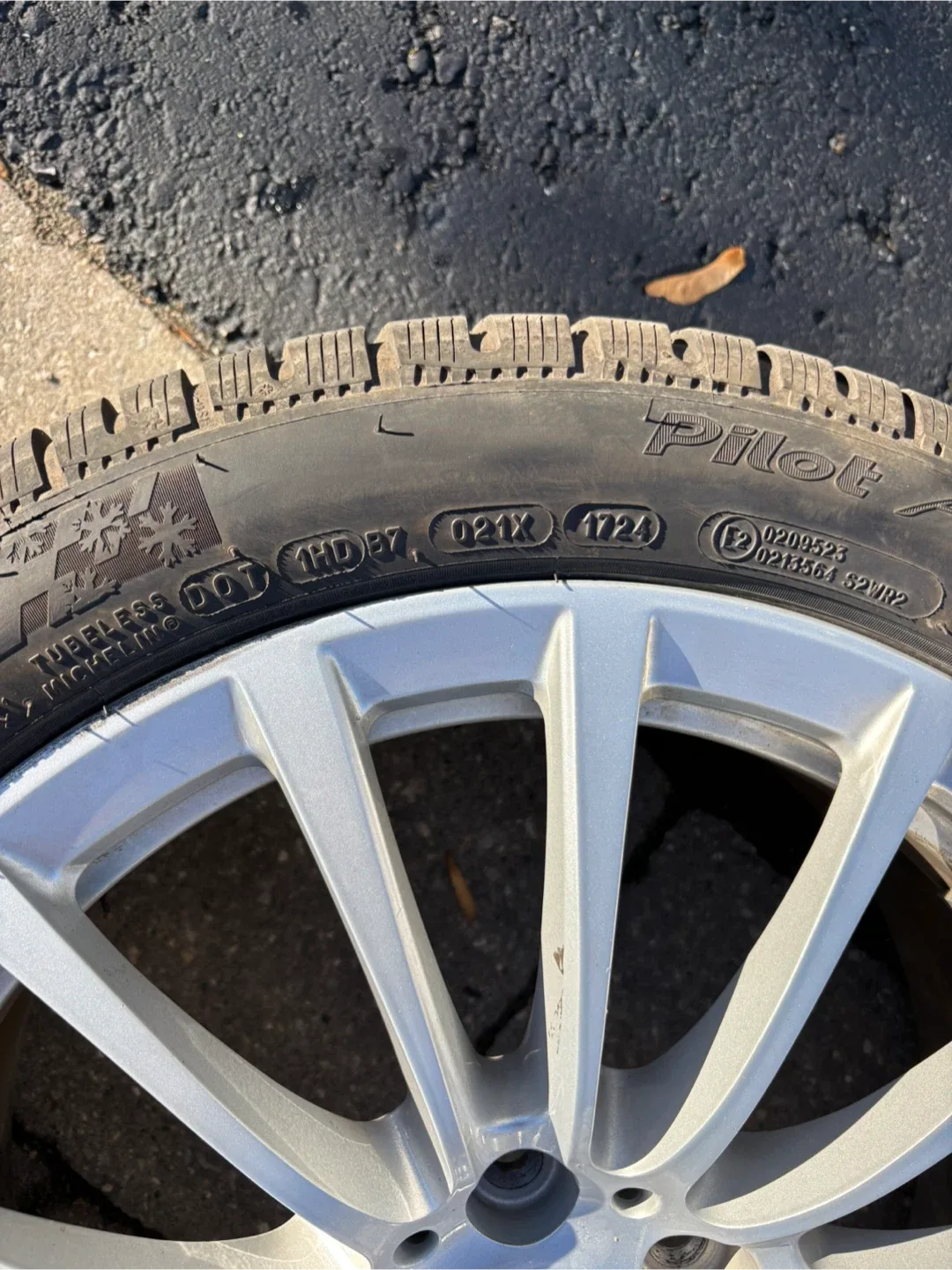 BMW rims with Michelin Pilot Alpin Tire - 245/45R18 image indicator(3)