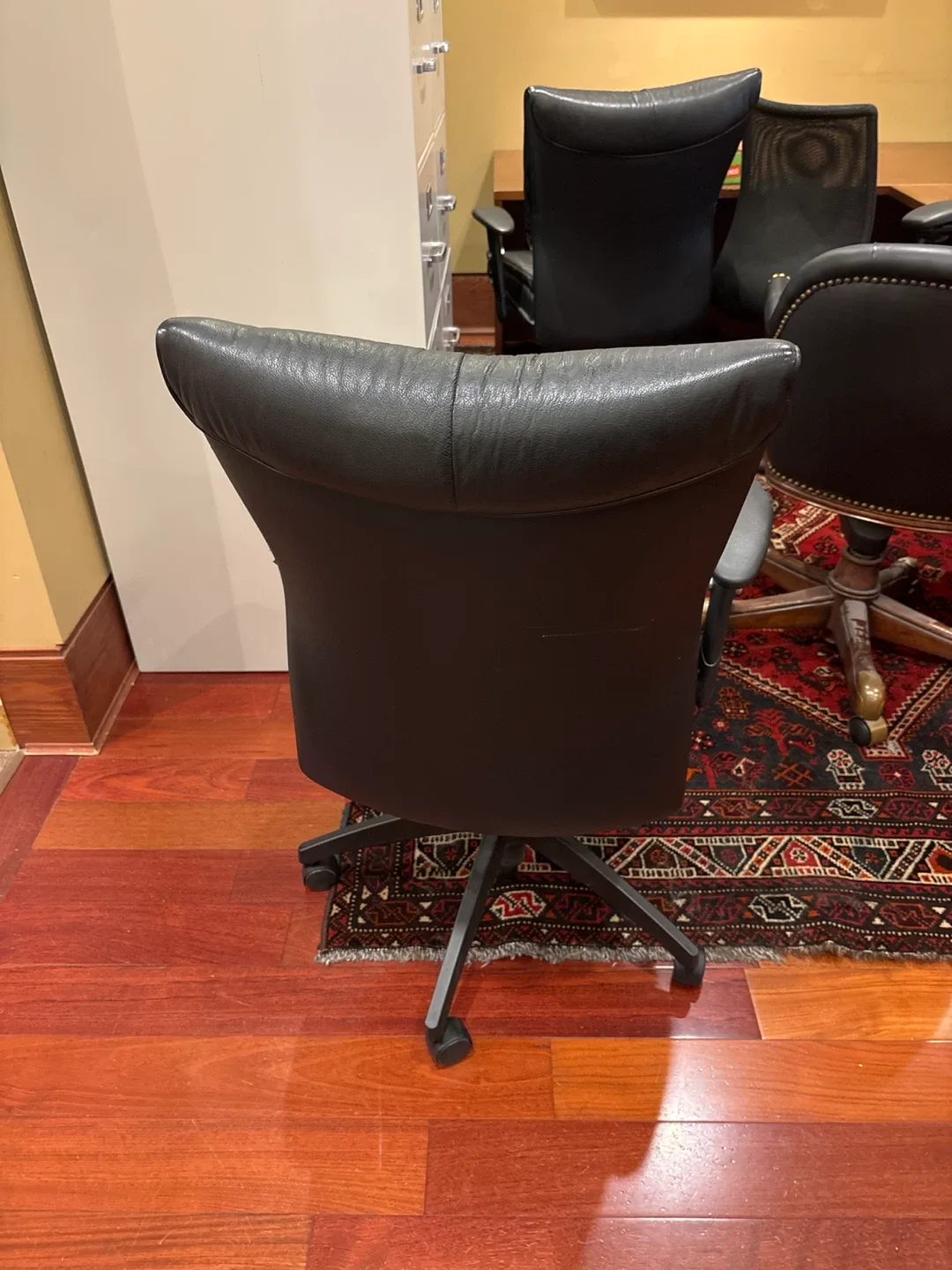 Black Leather Office Chair image indicator(3)