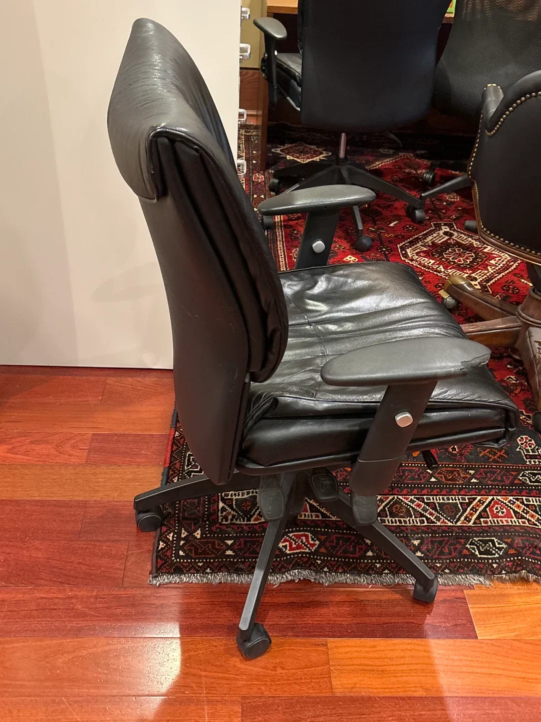 Black Leather Office Chair image indicator(2)