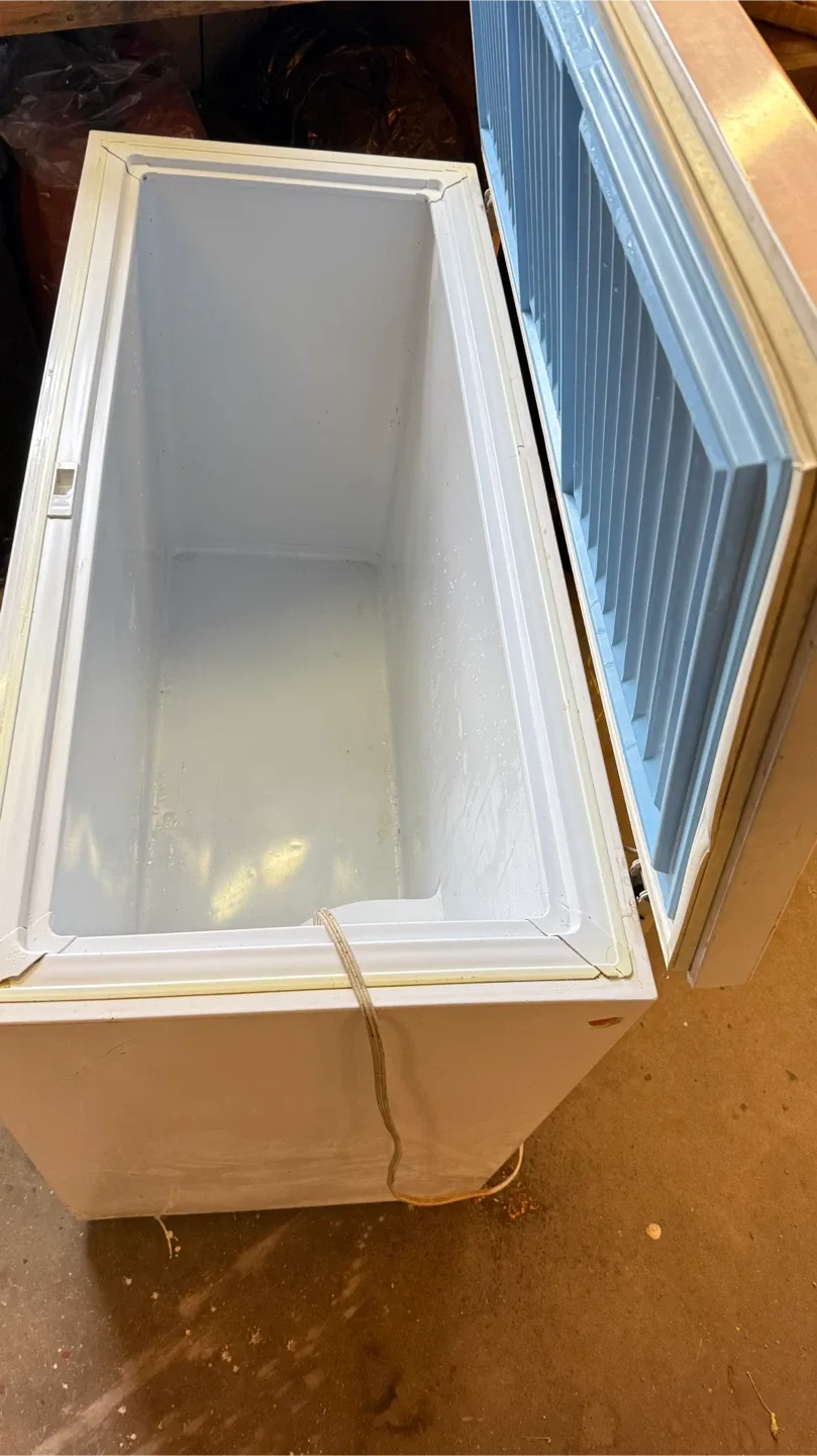 White Chest Freezer image indicator(2)