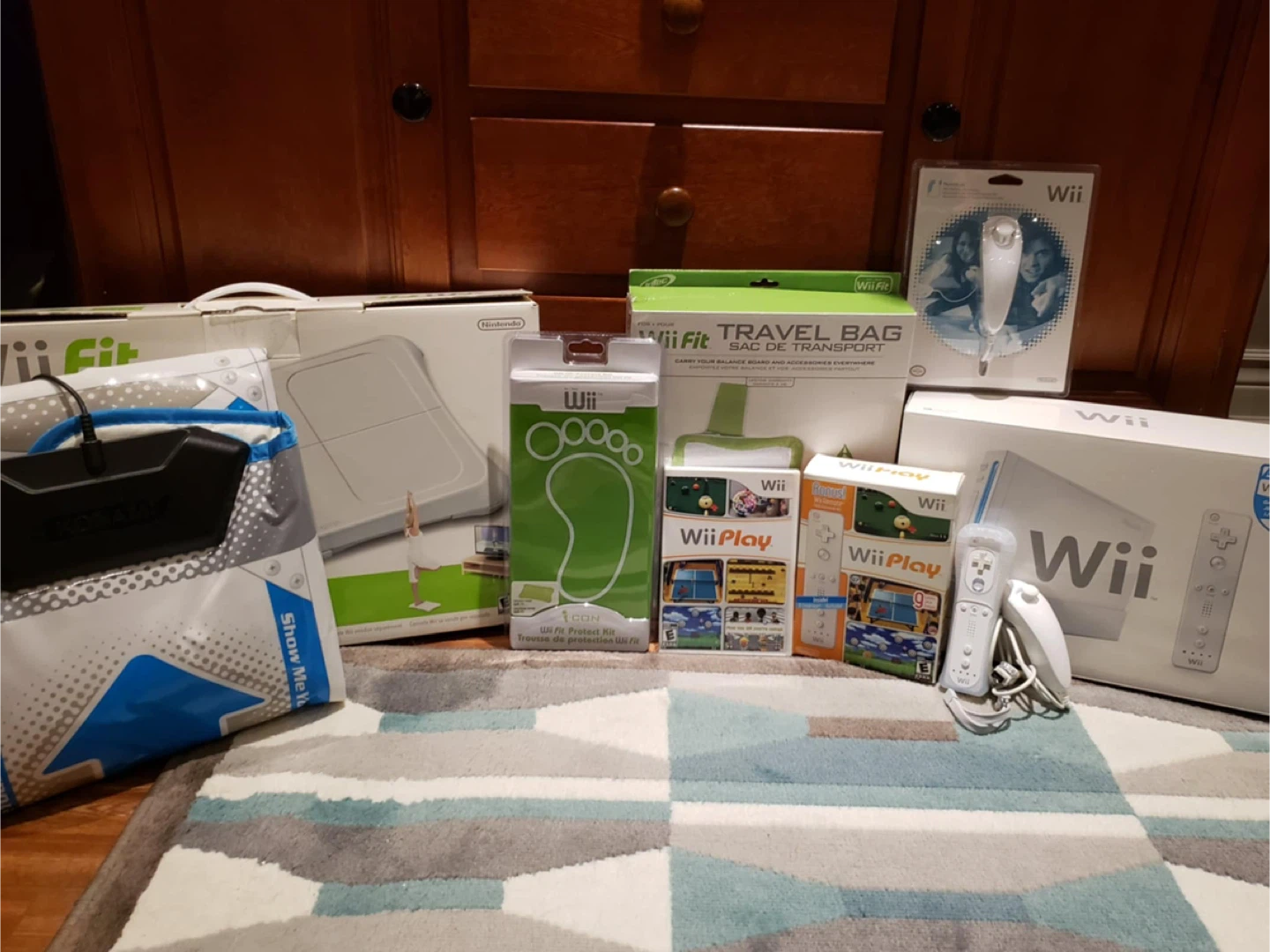 Nintendo Wii Bundle - Wii Fit & Wii Play