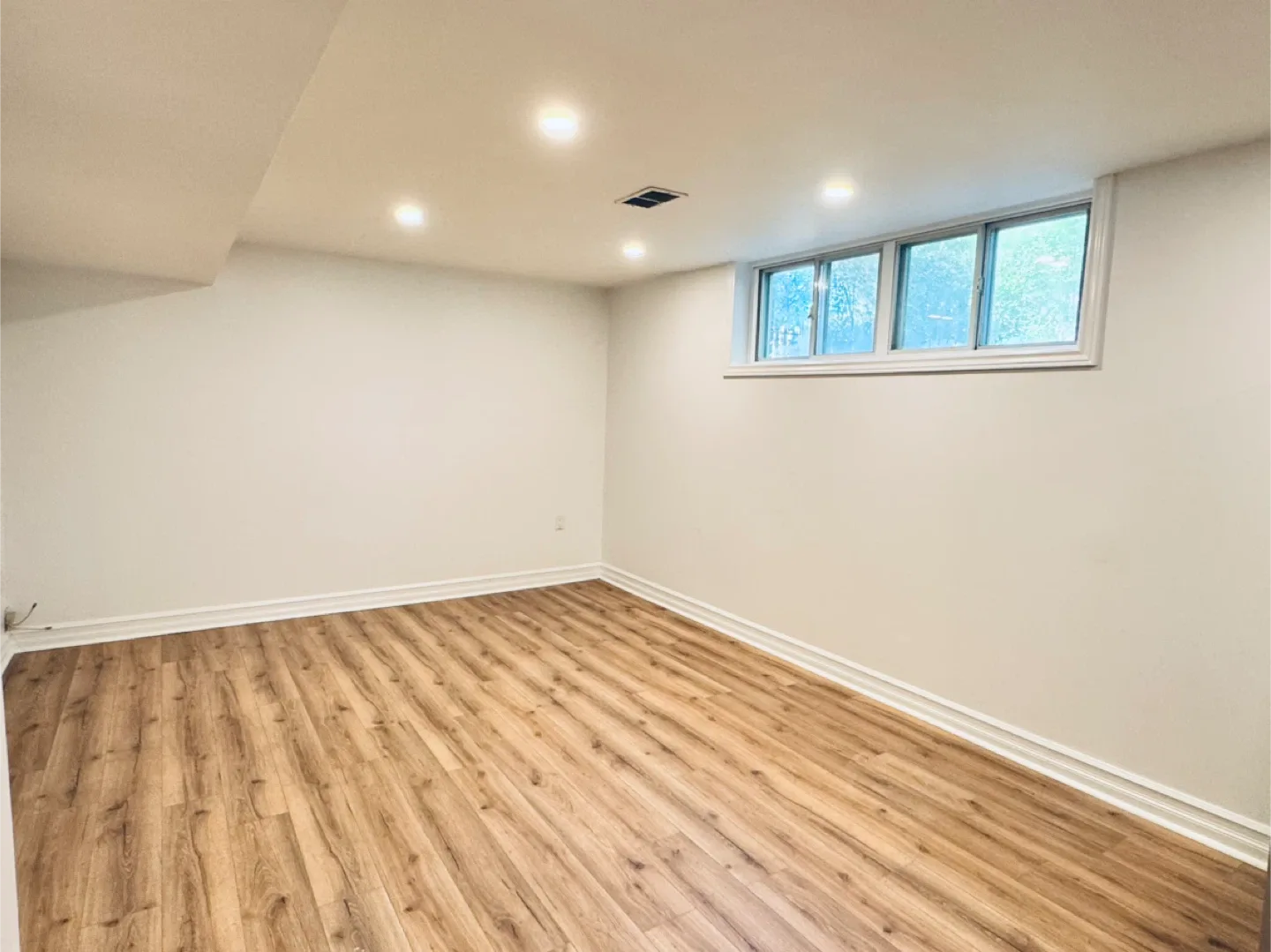 For Rent- bright Basement appartment image indicator(5)