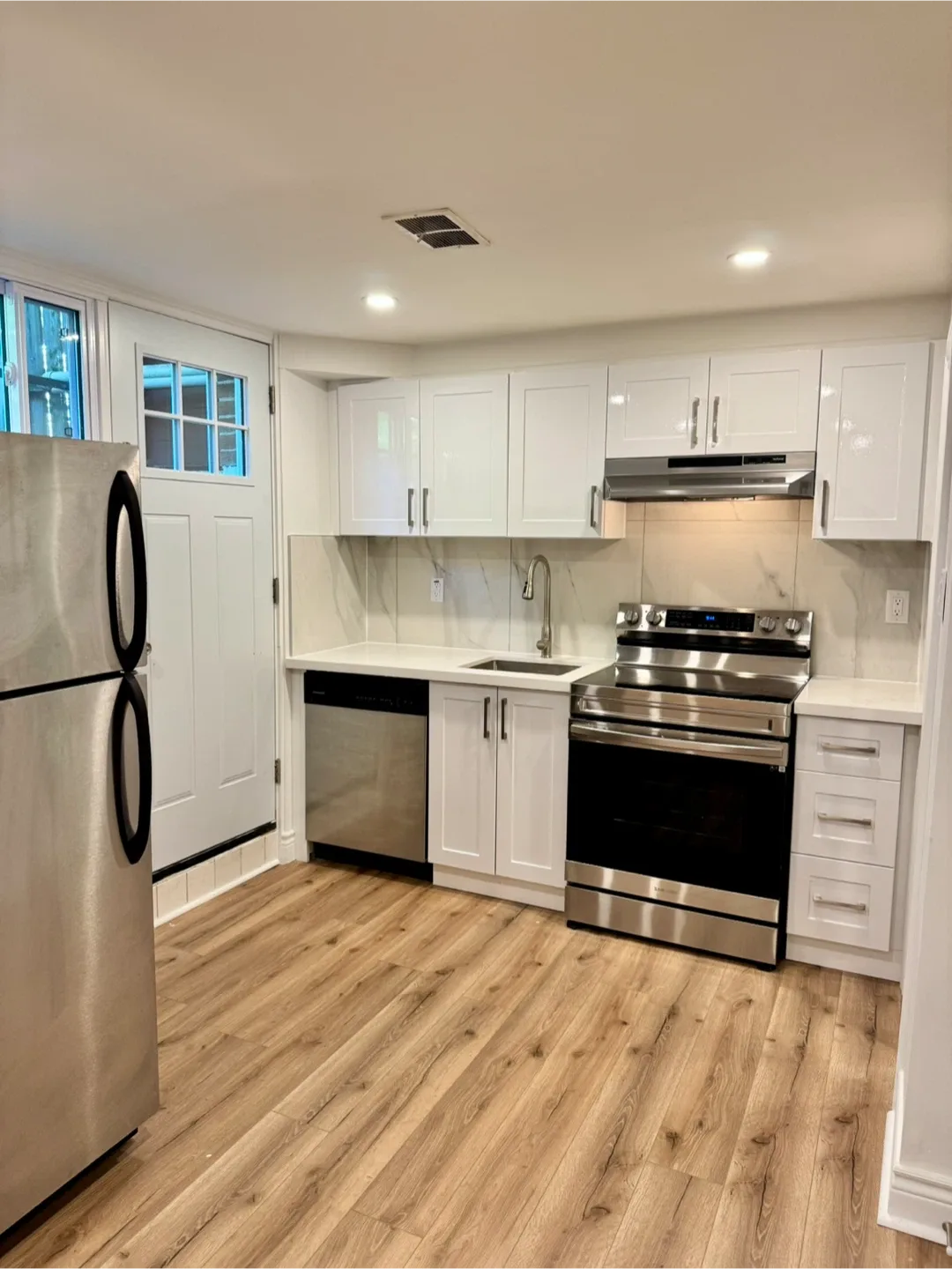 For Rent- bright Basement appartment image indicator(4)