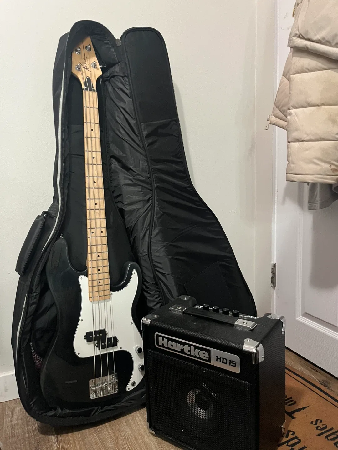 Used Left Handed Bass Guitar & Hartke HD15 Amp image indicator(3)