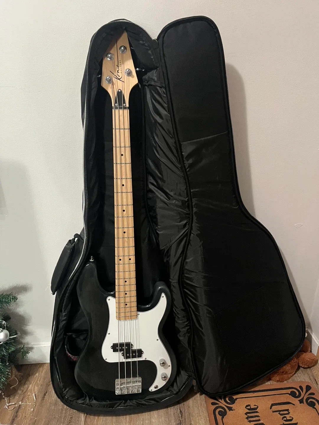 Used Left Handed Bass Guitar & Hartke HD15 Amp
