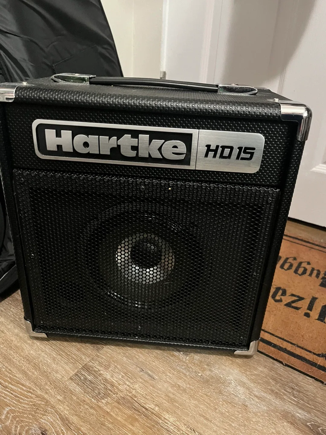 Used Left Handed Bass Guitar & Hartke HD15 Amp image indicator(2)