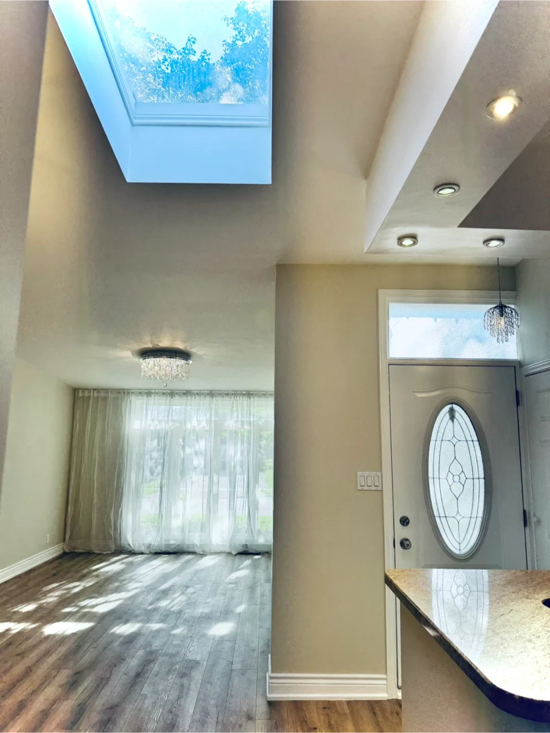 For Rent - upper apartment with 3 bedrooms image indicator(5)