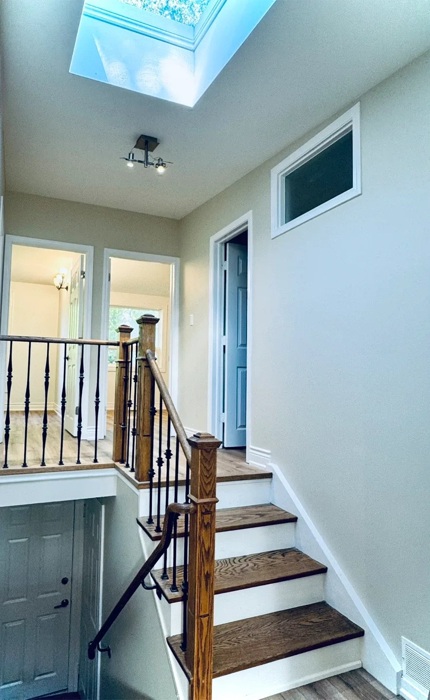 For Rent - upper apartment with 3 bedrooms image indicator(9)