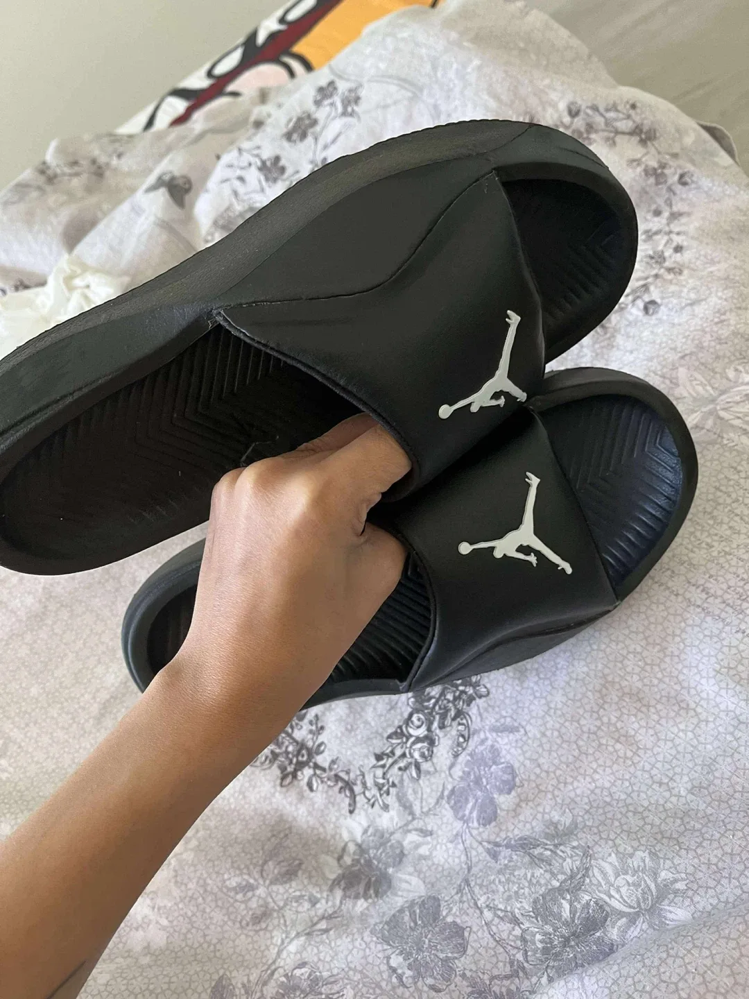 Jordan slippers image indicator(2)