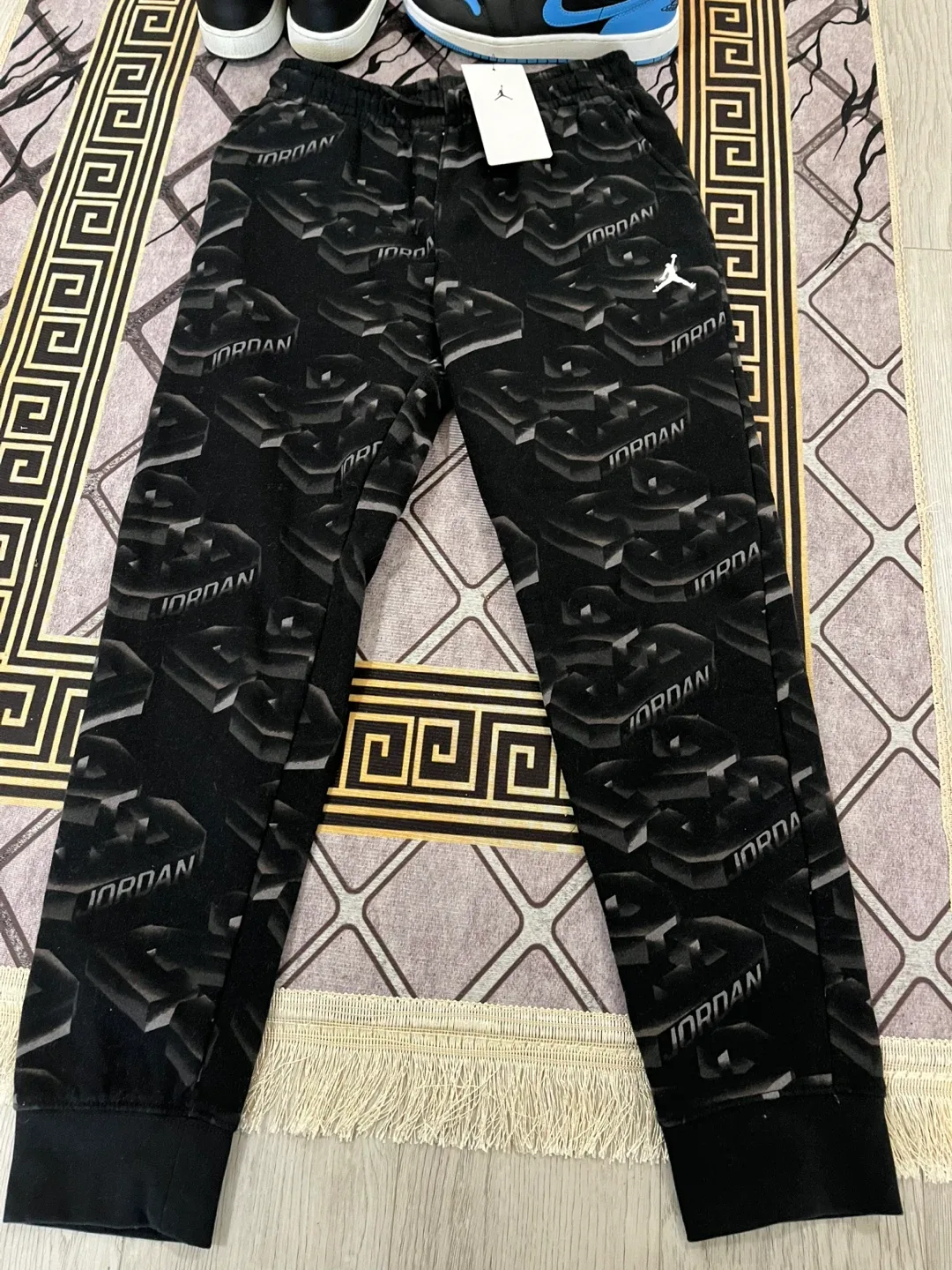 New Jordan youth large jogger
