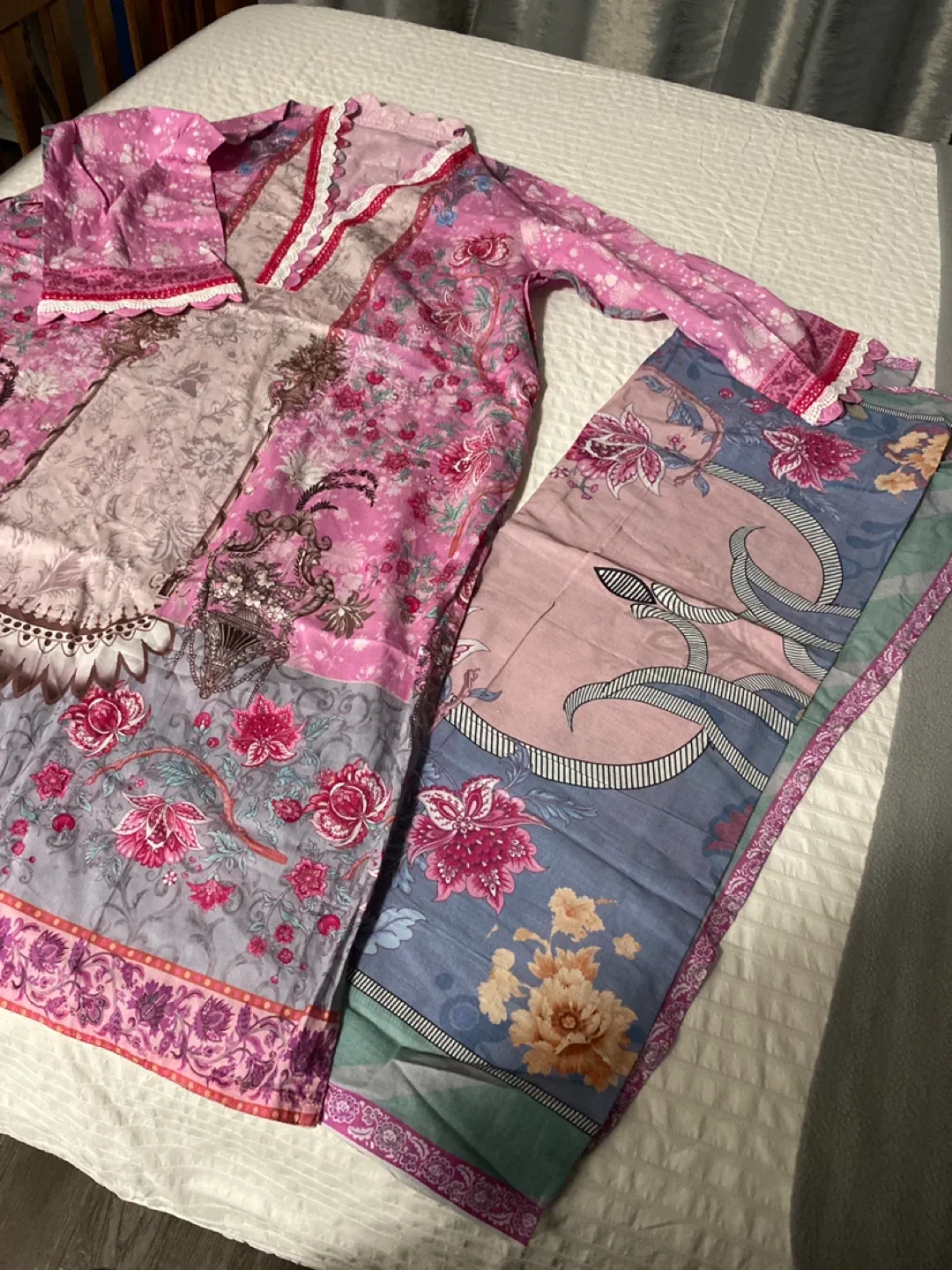 Floral Pink  Kameez & Dupatta image indicator(2)