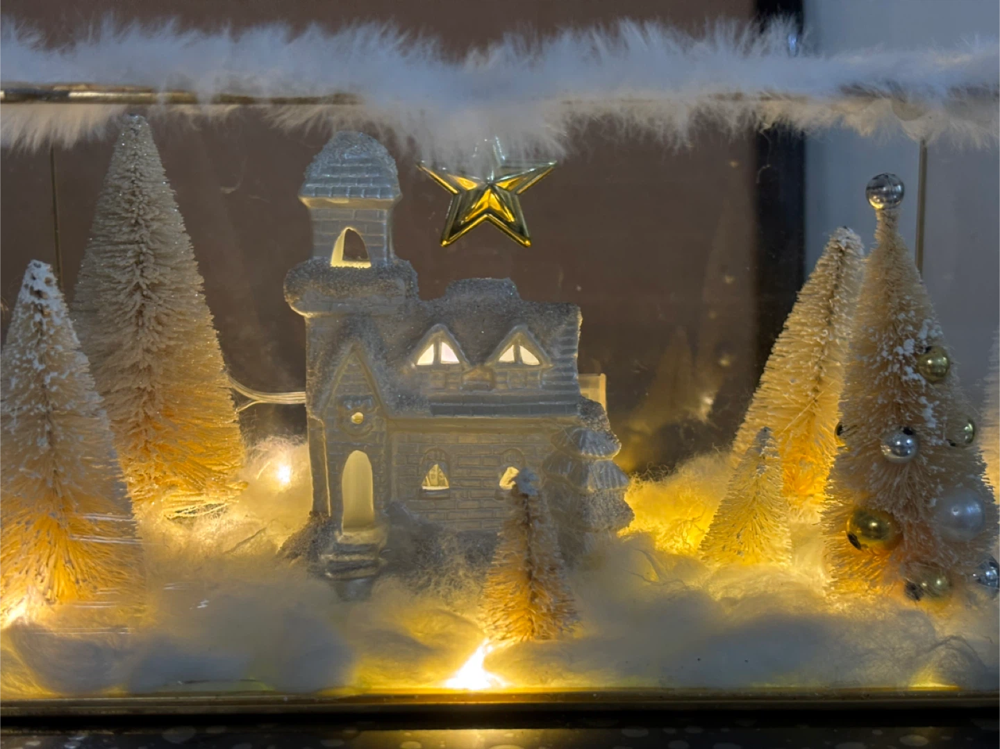Christmas Village Scene in Glass Box - photo 2