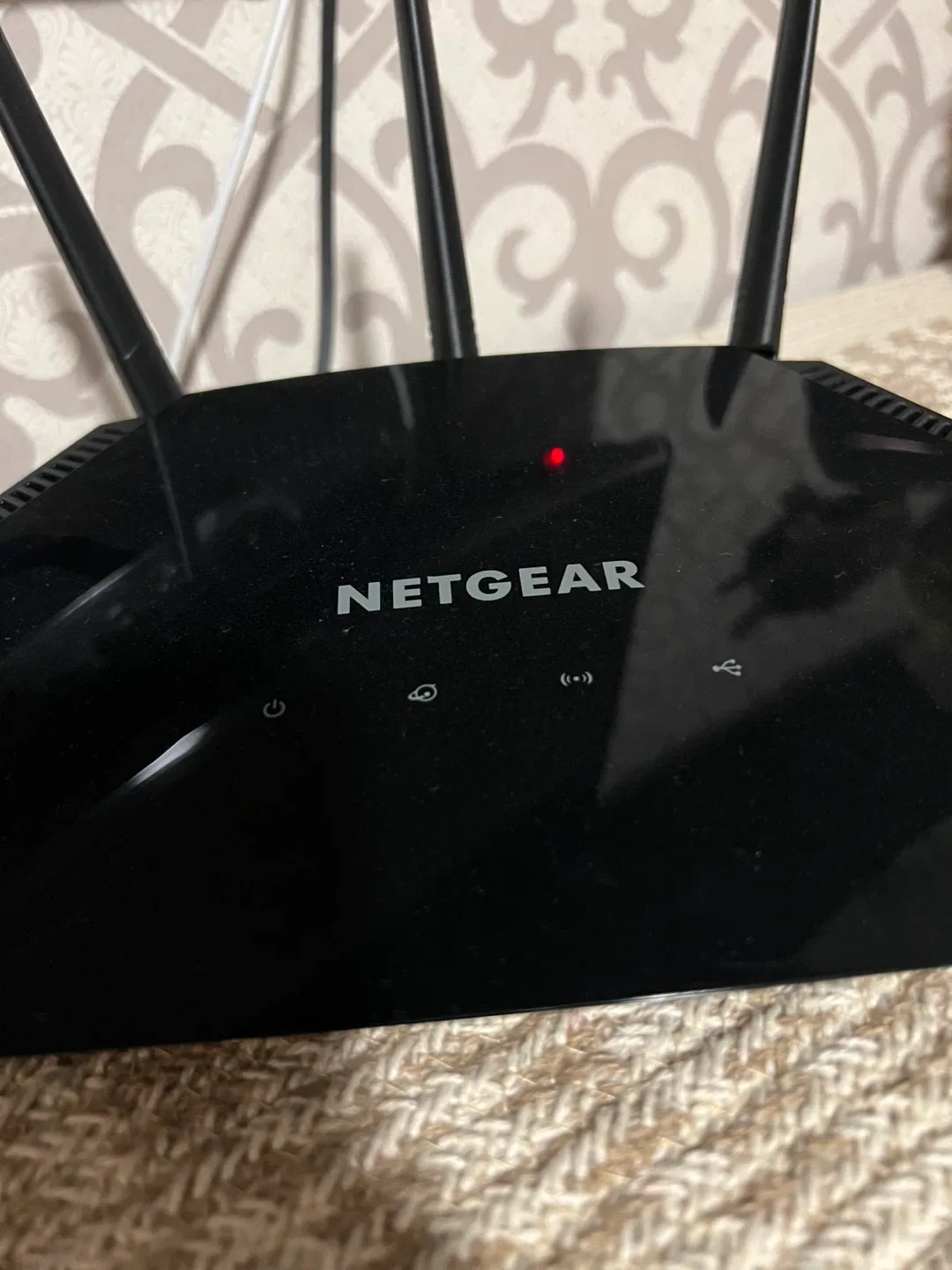 Netgear AC1750 Smart WiFi Router - Model R6350 image indicator(2)