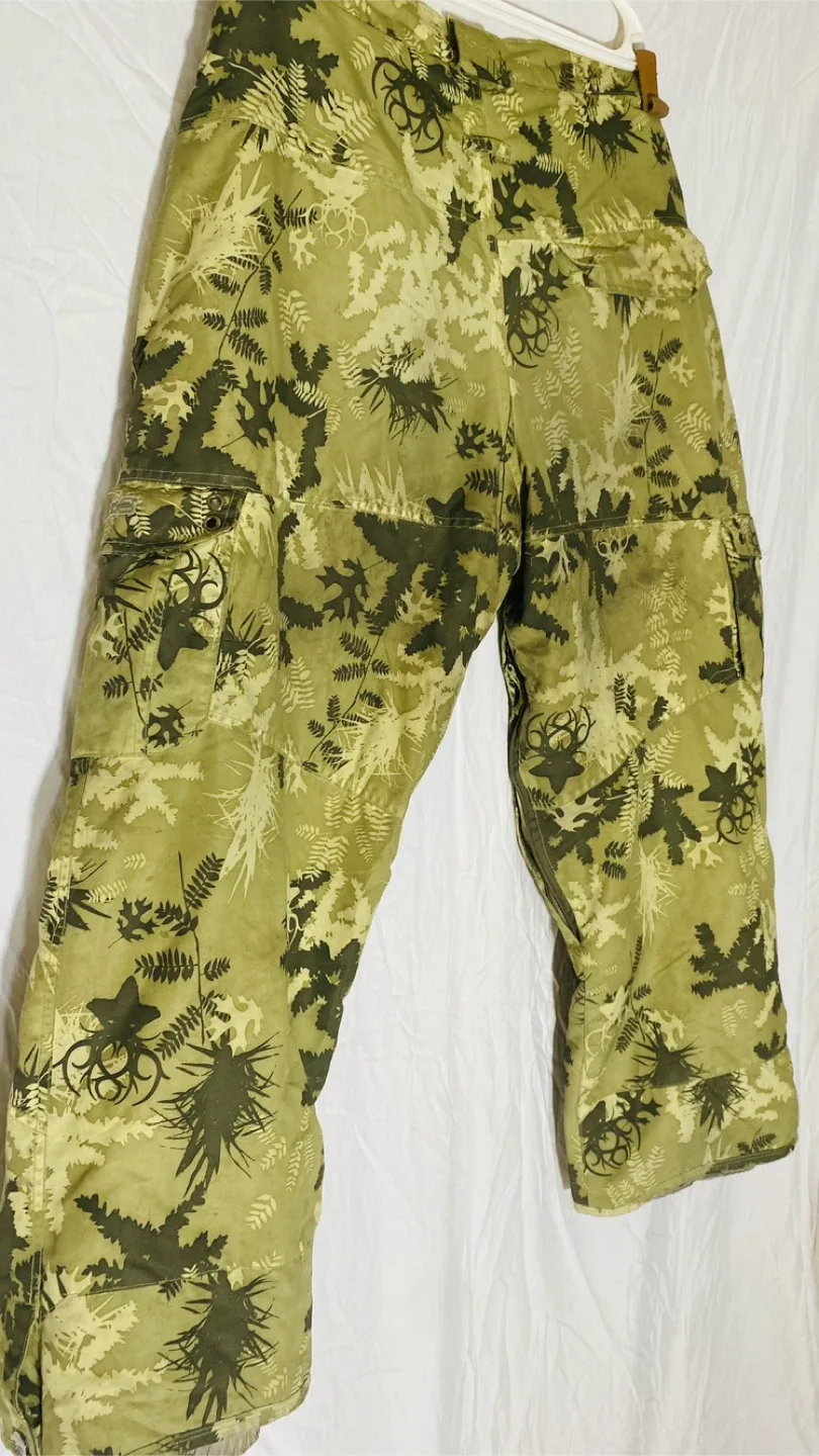 686 Men's Camo Snowboard Pants - Size M image indicator(2)