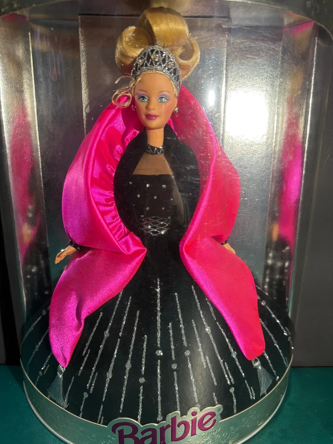 Happy Holidays Barbie Doll Special Edition 1998 image indicator(2)