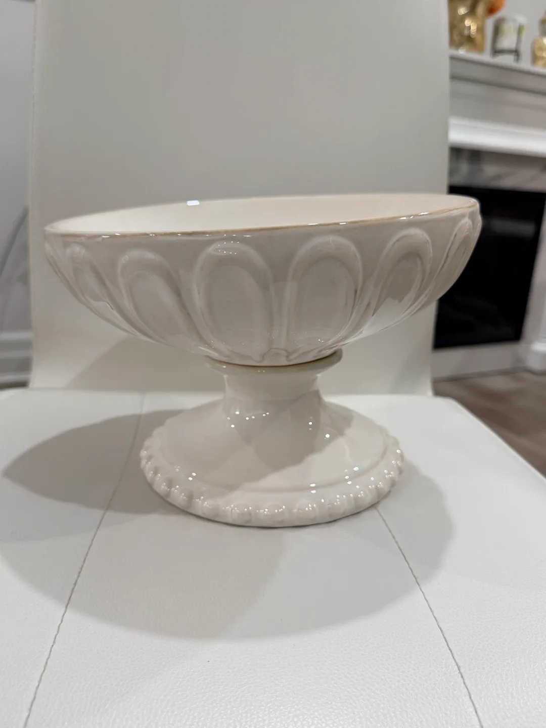 Holiday Gift-Cream Ceramic Pedestal Bowl image indicator(3)